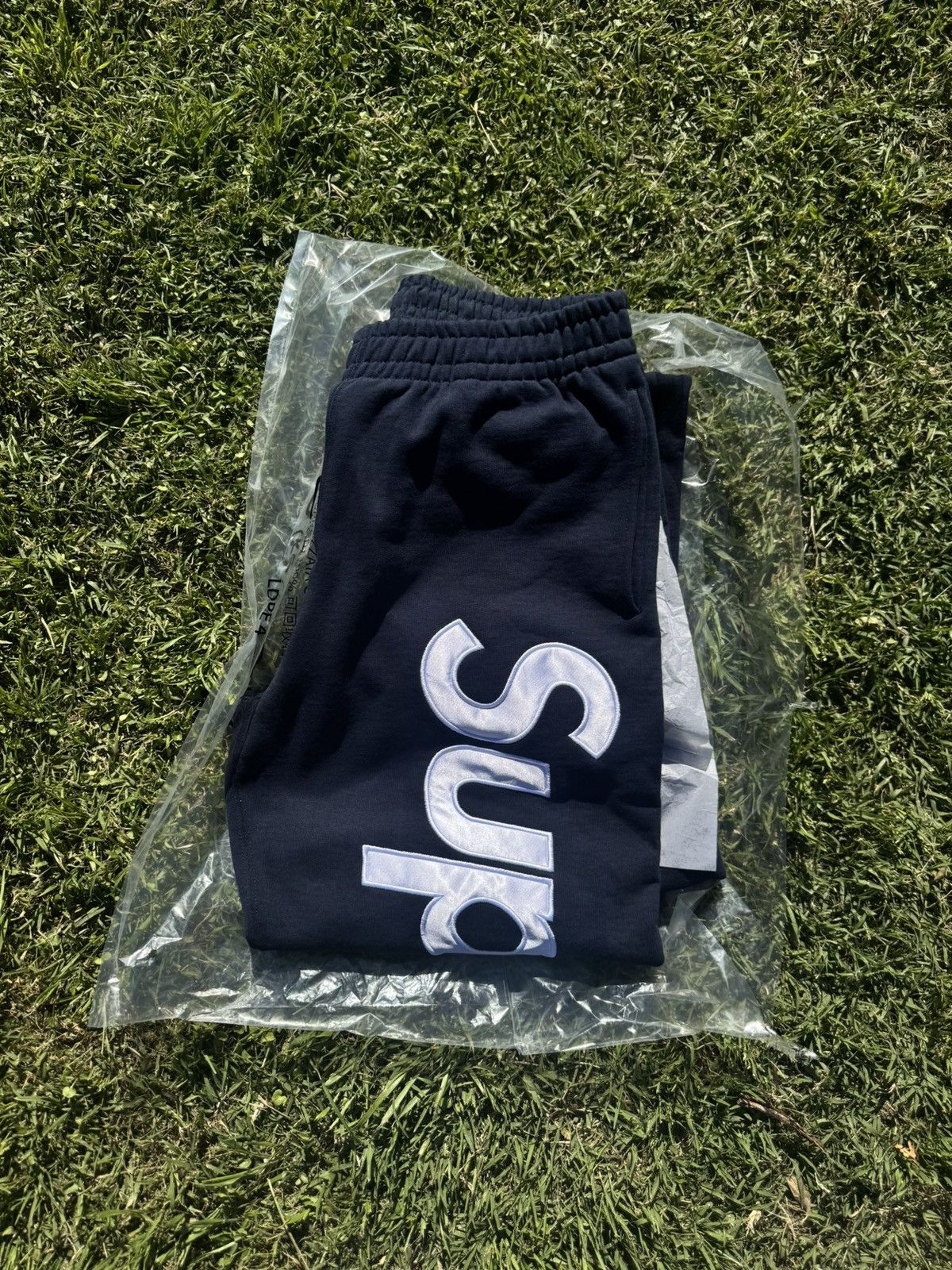 Supreme Supreme Satin Appliqué Sweatpants Navy Size US 38 / EU 54 - 1 Thumbnail