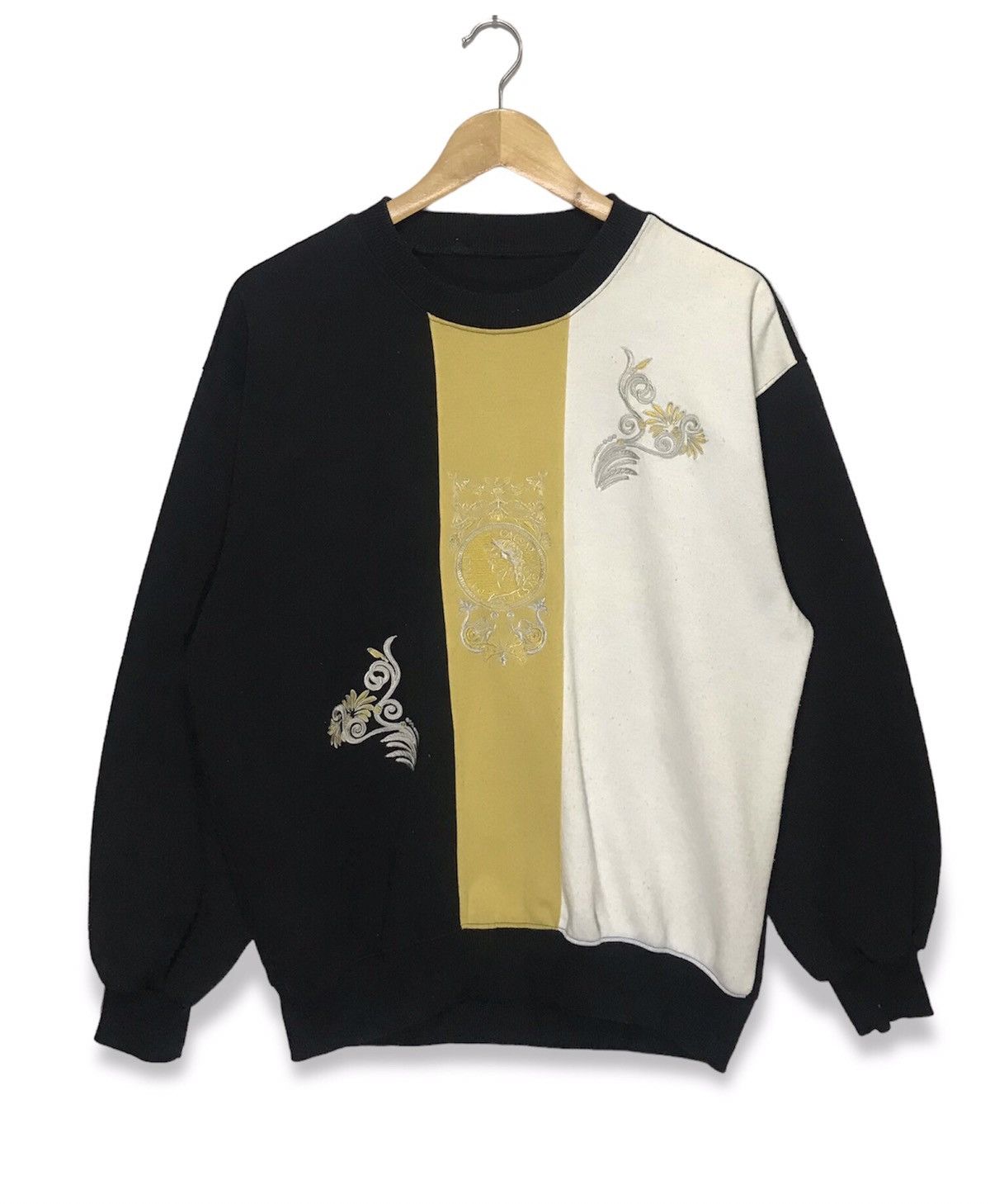 Japanese Brand × Vintage Vintage Caesar Bloral Embroidery Crewneck Sweatshirt Size L / US 10 / IT 46 - 1 Thumbnail