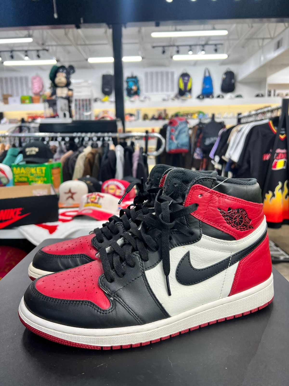 Pre-owned Jordan Nike Jordan 1 Bred Toe Sz. 10.5 Shoes In Red