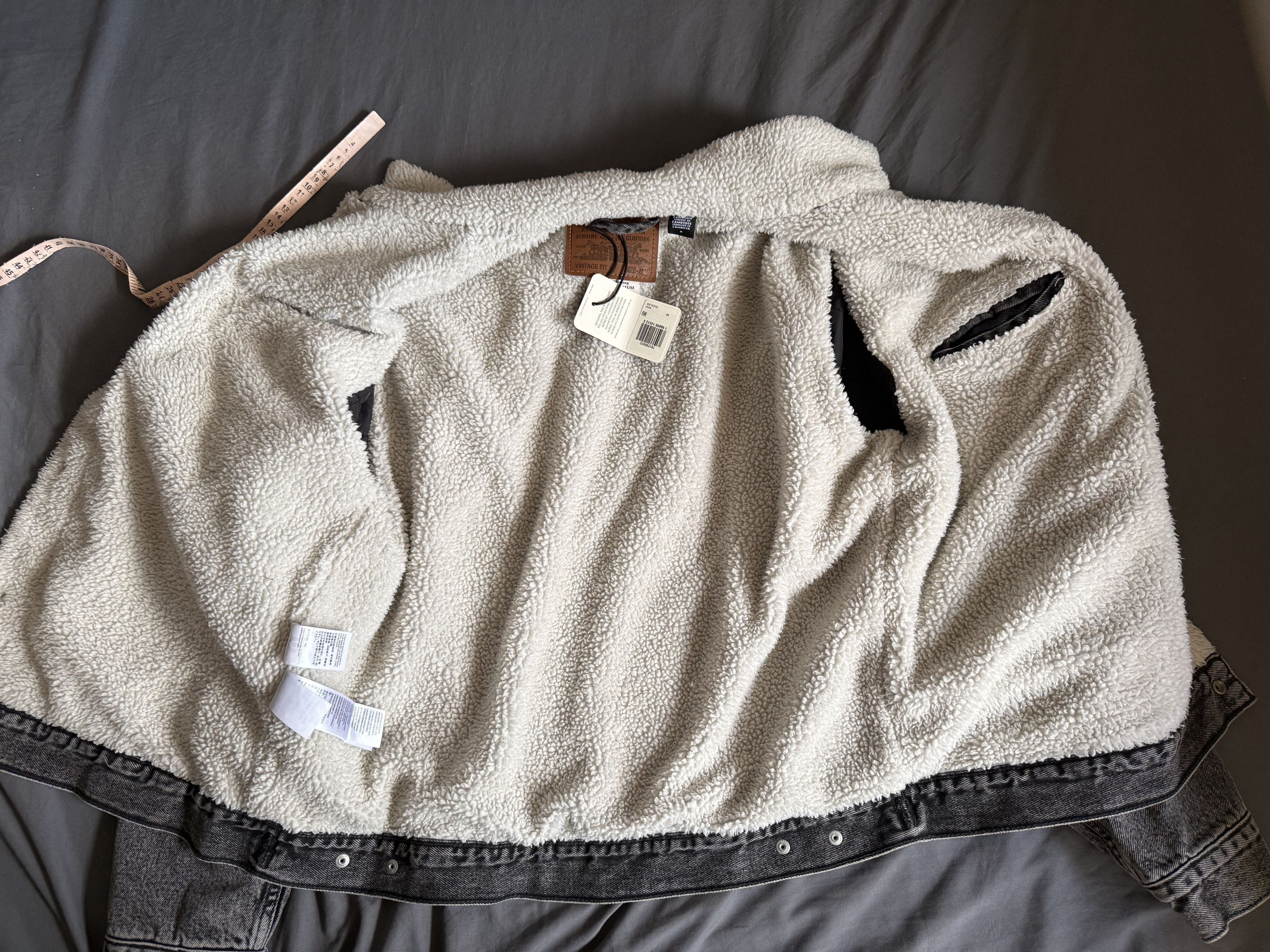 Levi's Levi’s Men’s Sherpa Trucker Jean Jacket Denim $128 Size US L / EU 52-54 / 3 - 3 Thumbnail