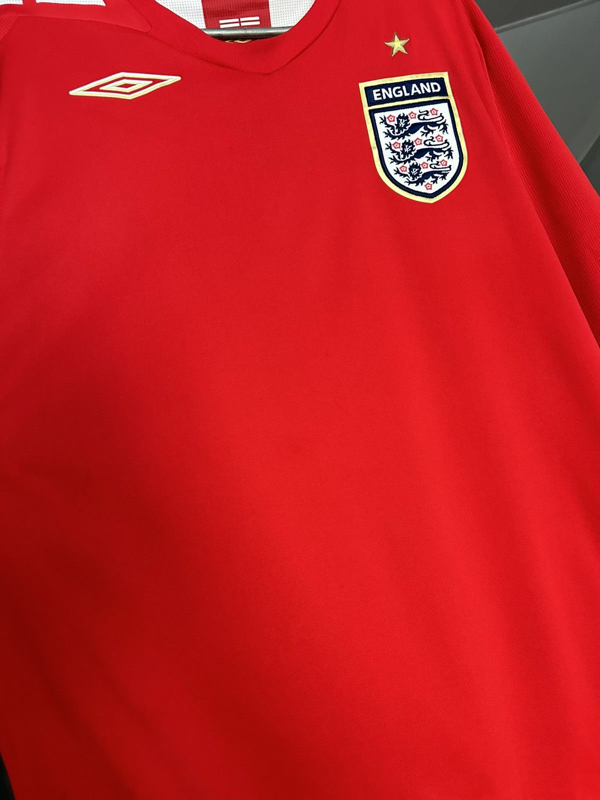 Umbro Umbro England away 2006/08 soccer jersey Size US L / EU 52-54 / 3 - 12 Thumbnail