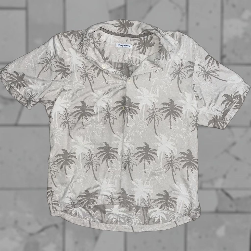 Tommy Bahama VINTAGE Tommy Bahama Hawaiian Shirt Short Sleeve Men Large 100% Silk Palm Tree Print Beige Tropical Bahamas Size US L / EU 52-54 / 3 - 1 Thumbnail