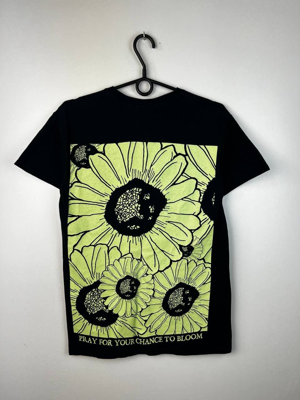 Vintage Counter Parts flower vintage crazy t-shirts size S Size US S / EU 44-46 / 1 - 2 Thumbnail