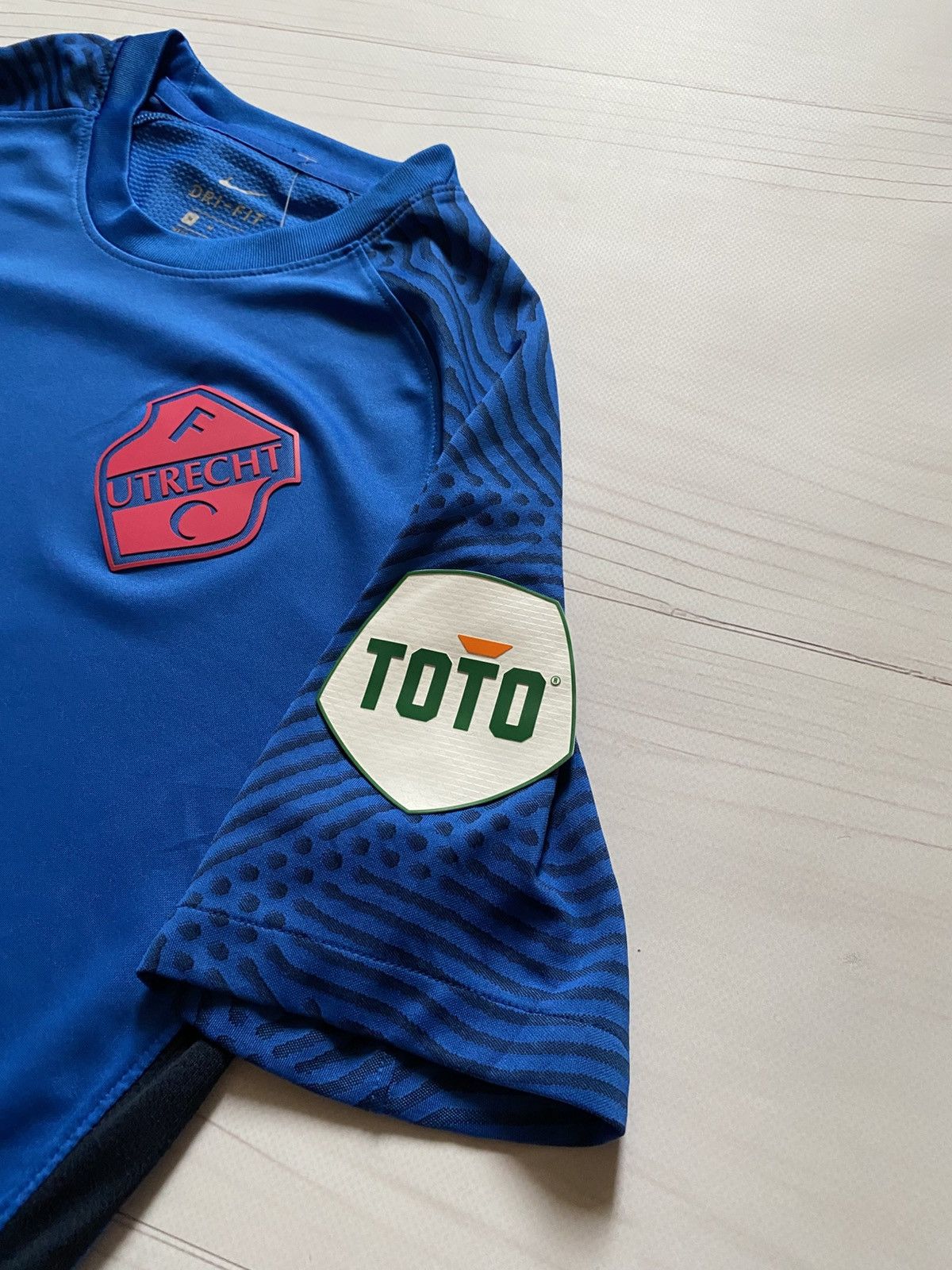 Nike Nike FC Utrecht 2020/21 away soccer football jersey Size US M / EU 48-50 / 2 - 12 Thumbnail
