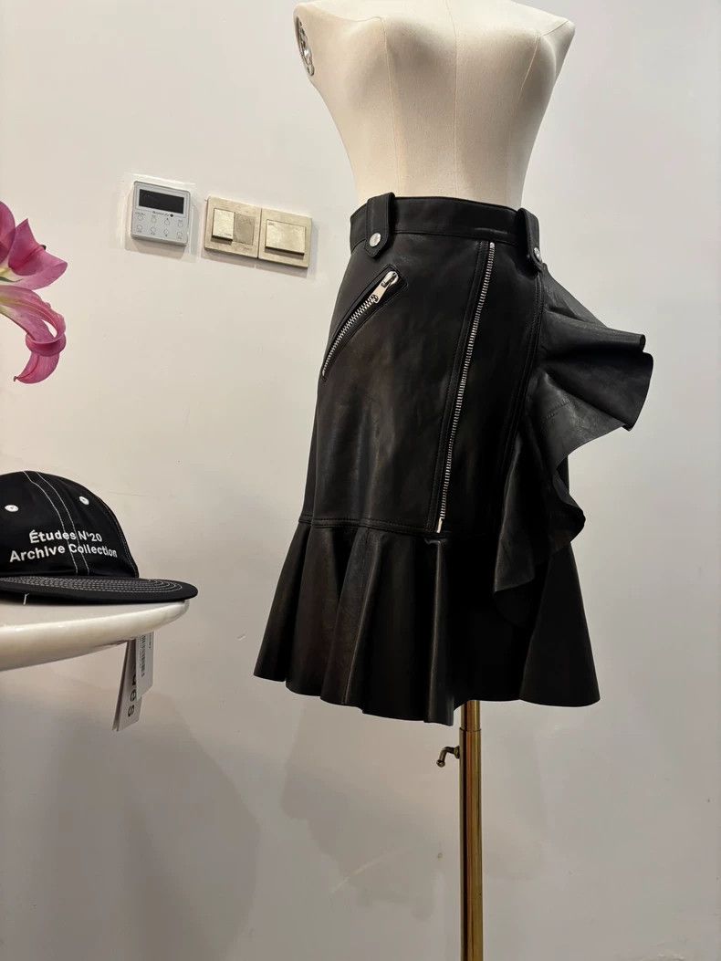 Alexander McQueen Alexander McQUEEN size 38 Sheepskin skirt Nextarrow-2505 Size 25" / US 0 / IT 36 - 2 Thumbnail