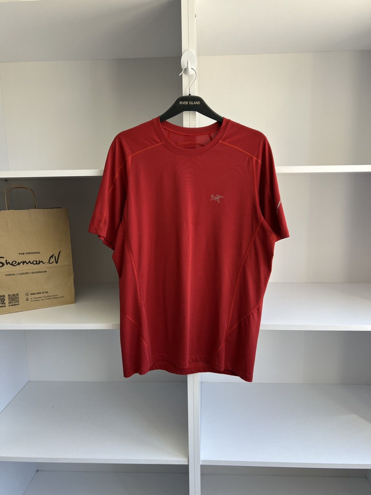 Arc'teryx × Vintage Vintage Arc’teryx red T-shirt Size US L / EU 52-54 / 3 - 1 Thumbnail