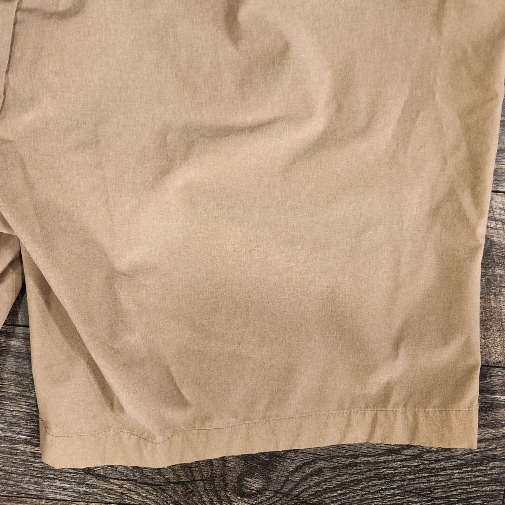 Vineyard Vines Vineyard Vines Performance Shorts Mens 40 9" Tan Stretch Lightweight Golf Chino Pocket Pockets Moisture Wicking Regular Vintage: No Size US 40 / EU 56 - 7 Thumbnail