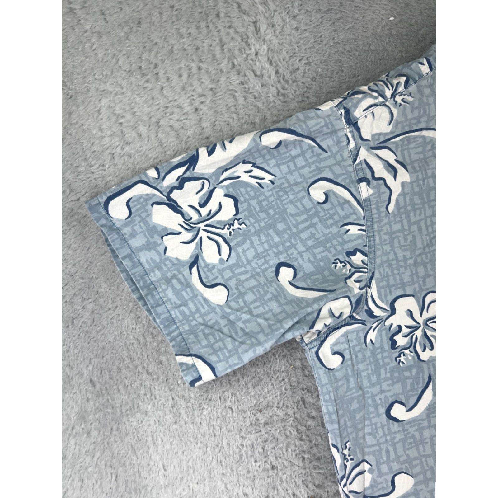 Vivobarefoot VINTAGE Go Barefoot Hawaiian Shirt Mens L Blue White Floral 100% cotton Button-Up Short Sleeve Collared Shirt Size US L / EU 52-54 / 3 - 5 Thumbnail