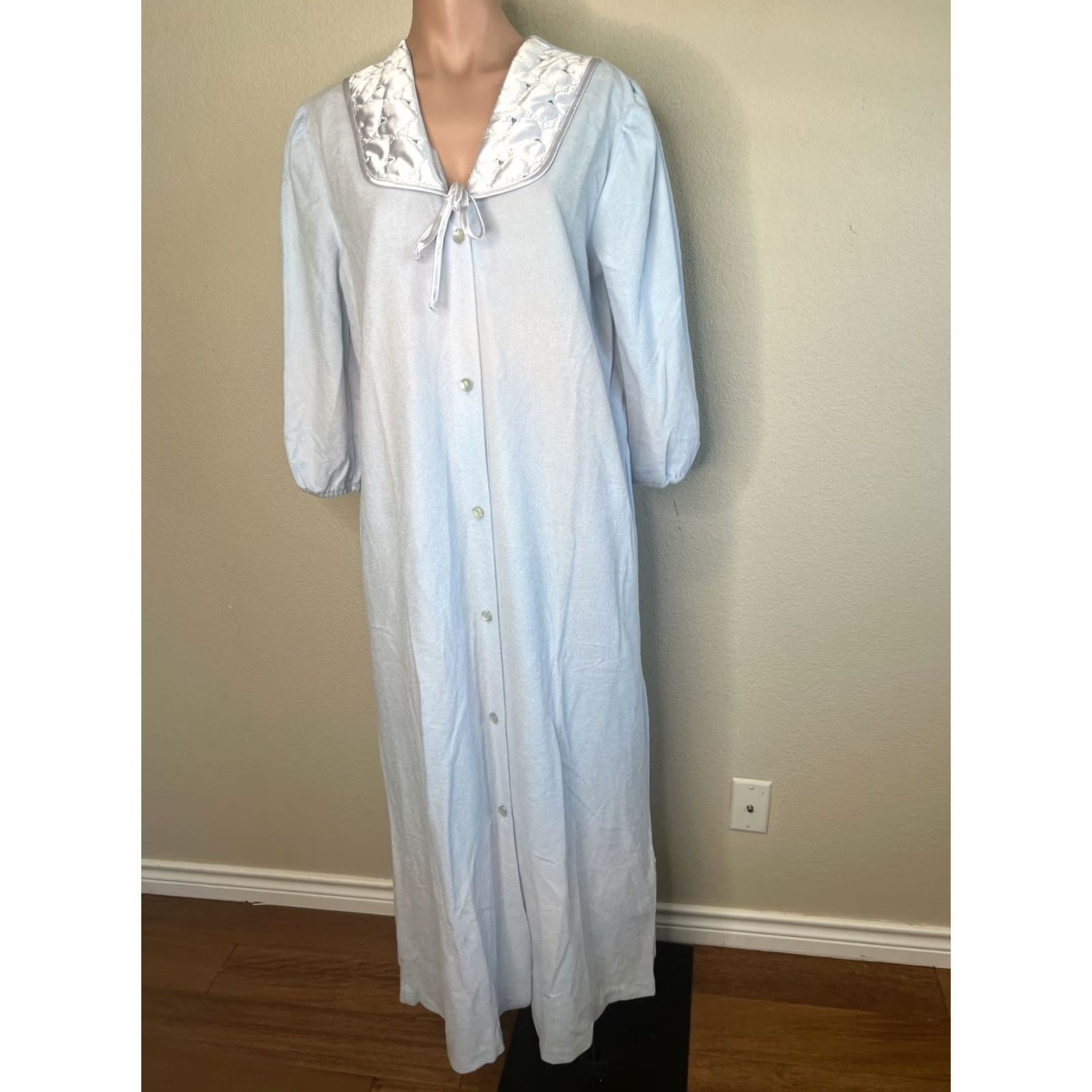 Vintage Creations Elegant Lady Robe Adult L Blue Housecoat Dressing Gown Felt Button 1970s Womens, Women's — image 3 of 6