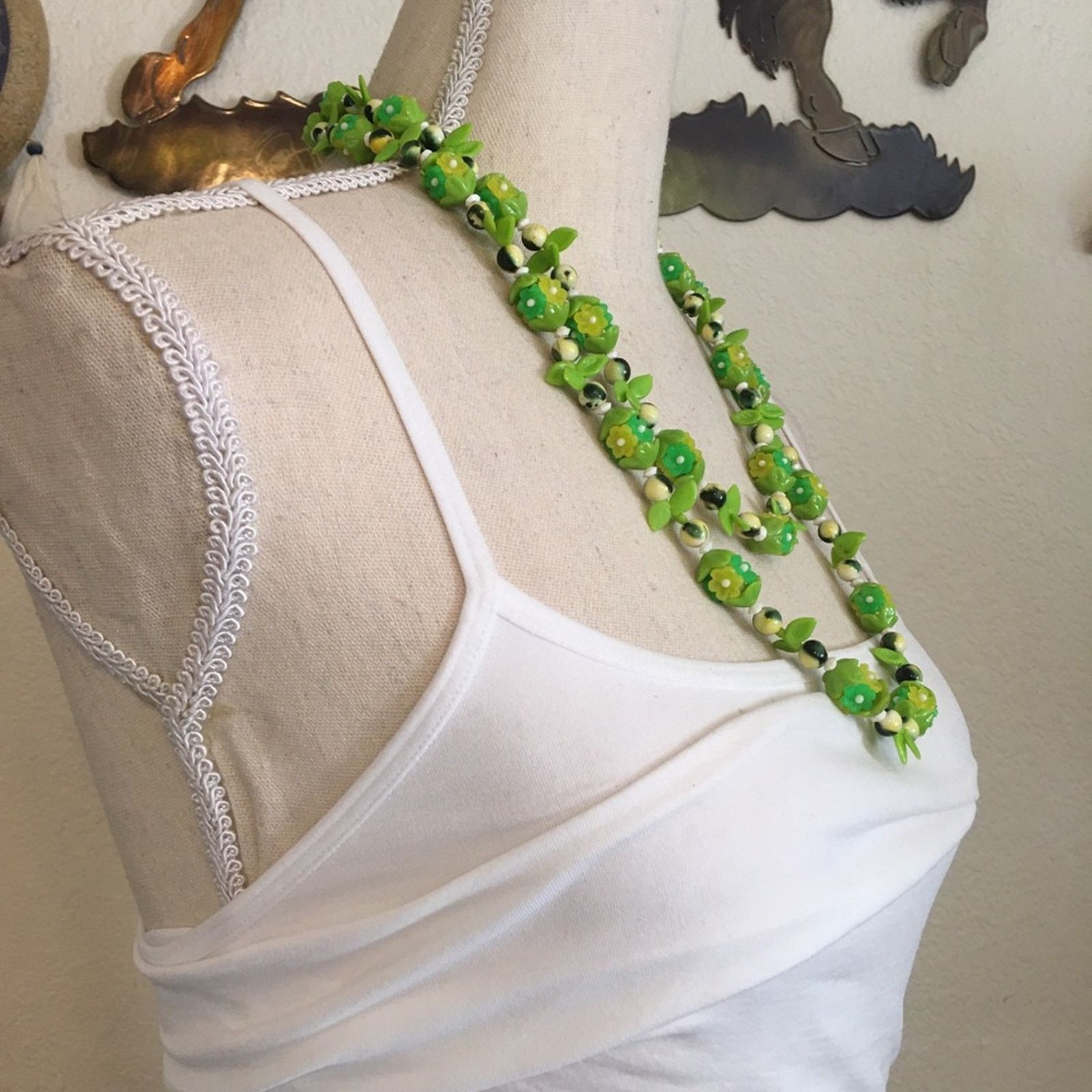 Vintage Vintage 60s green floral plastic bead necklace Size ONE SIZE - 2 Thumbnail