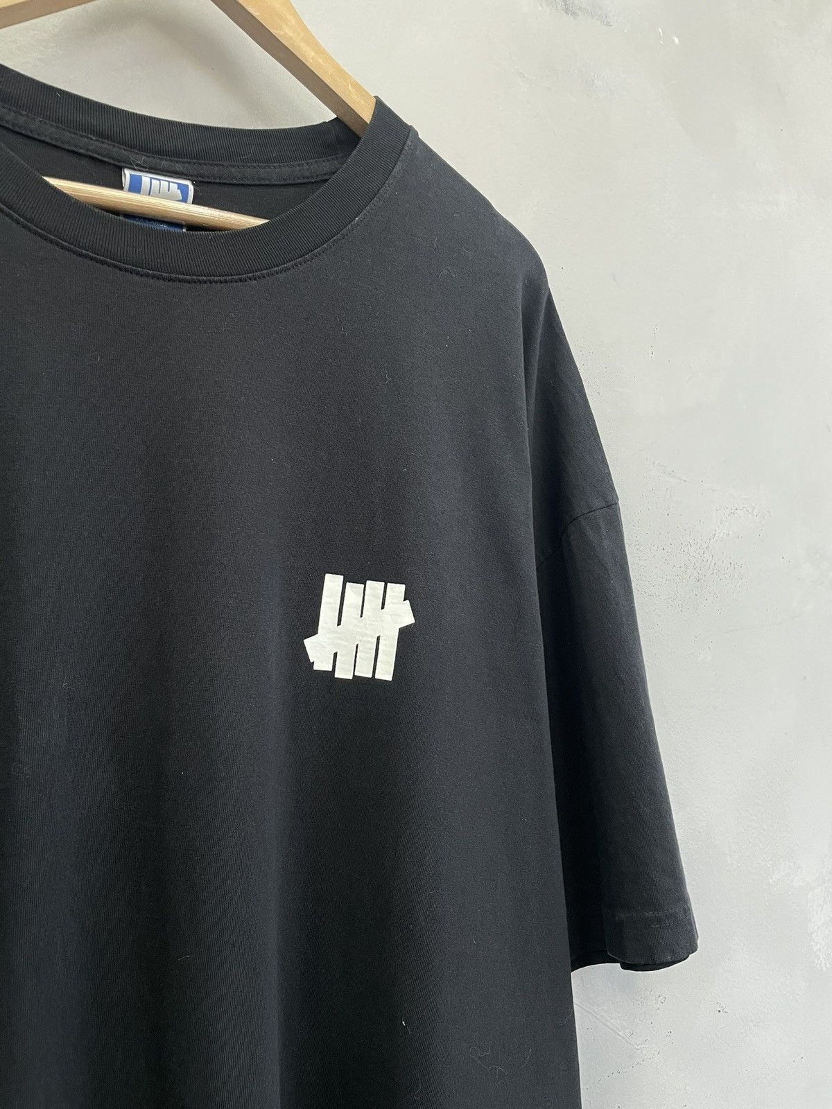 Undefeated Undefeated black oversized logo tee streetwear essential Size US XXL / EU 58 / 5 - 4 Thumbnail