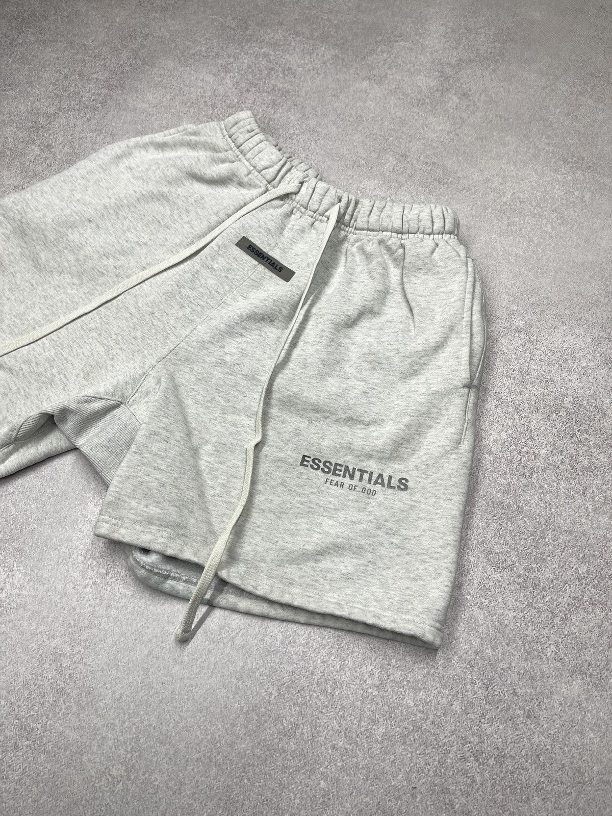 Essentials Fear of God Essentials Sweat Shorts Heather Grey Size US 32 / EU 48 - 3 Thumbnail