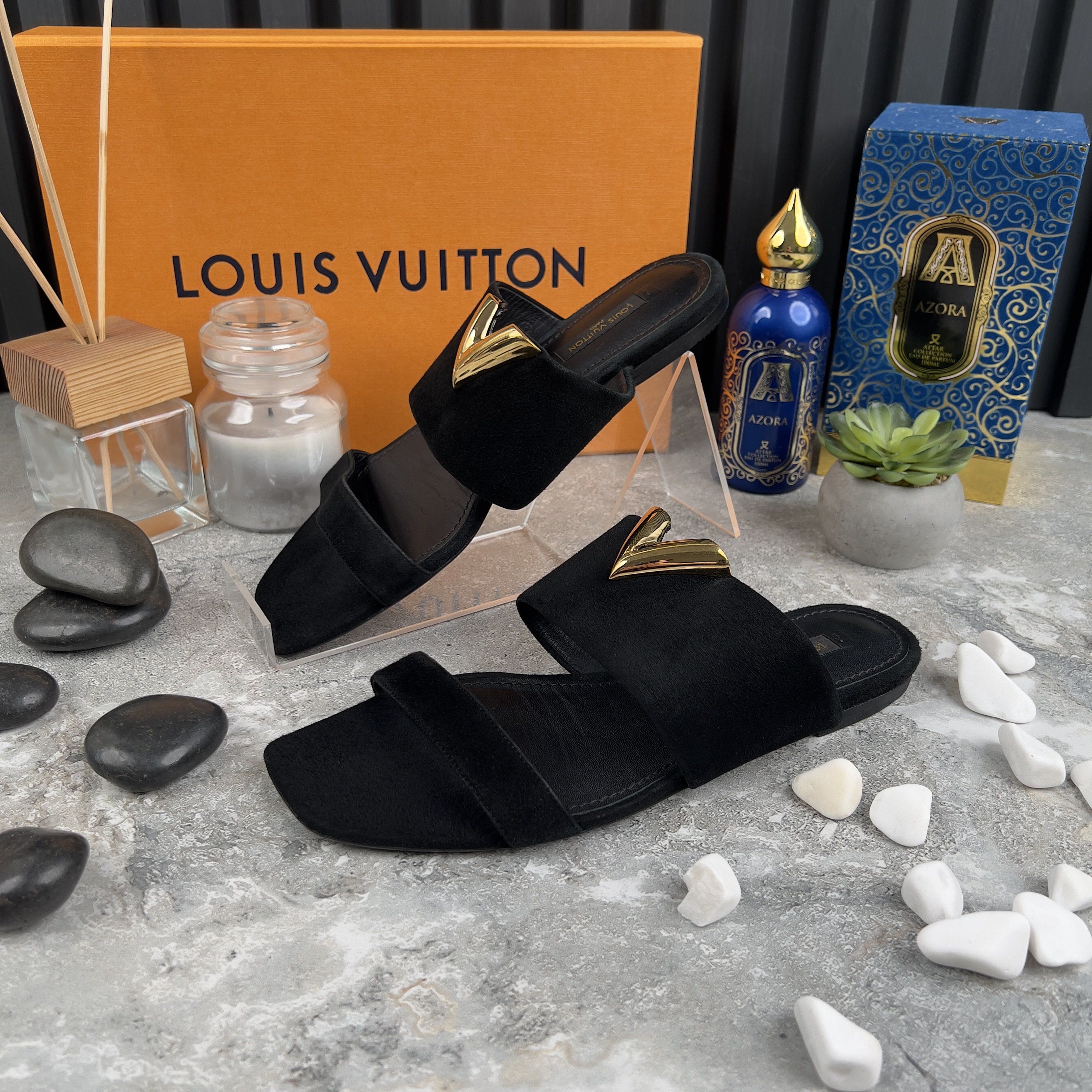 Louis Vuitton Louis Vuitton V Logo Slide Sandals Bayfront Flat Suede Size US 7.5 / IT 37.5 - 2 Thumbnail