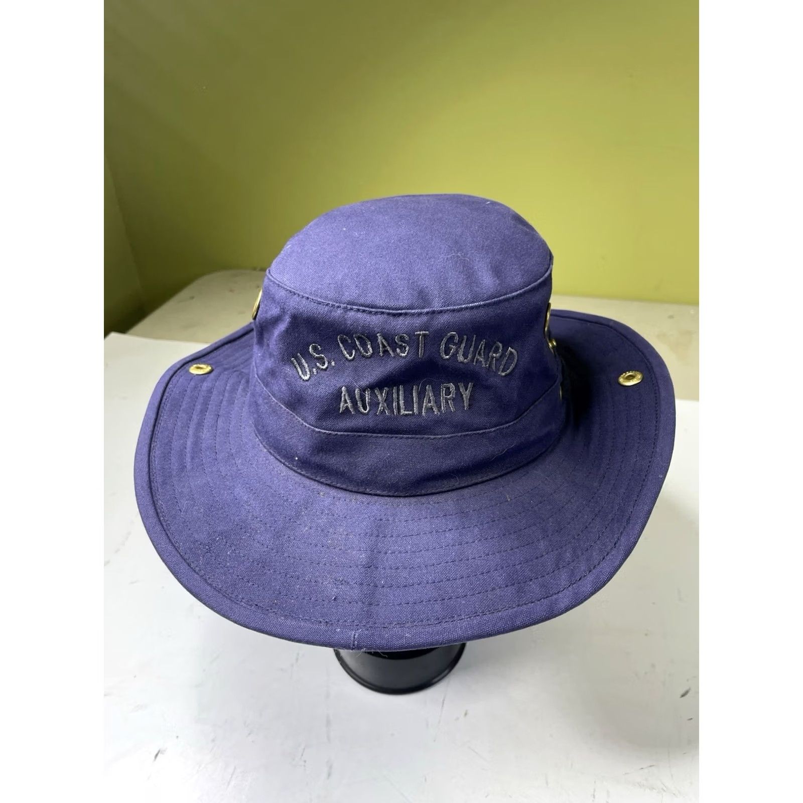 Tilley Tilley T3 Bucket Hat Cap Wanderer USCG 7 1/4 Blue Cotton Vintage Unisex Adults Safari Hat Water Resistant Breathable Venting Summer Fall Spring Canada Size ONE SIZE - 2 Thumbnail