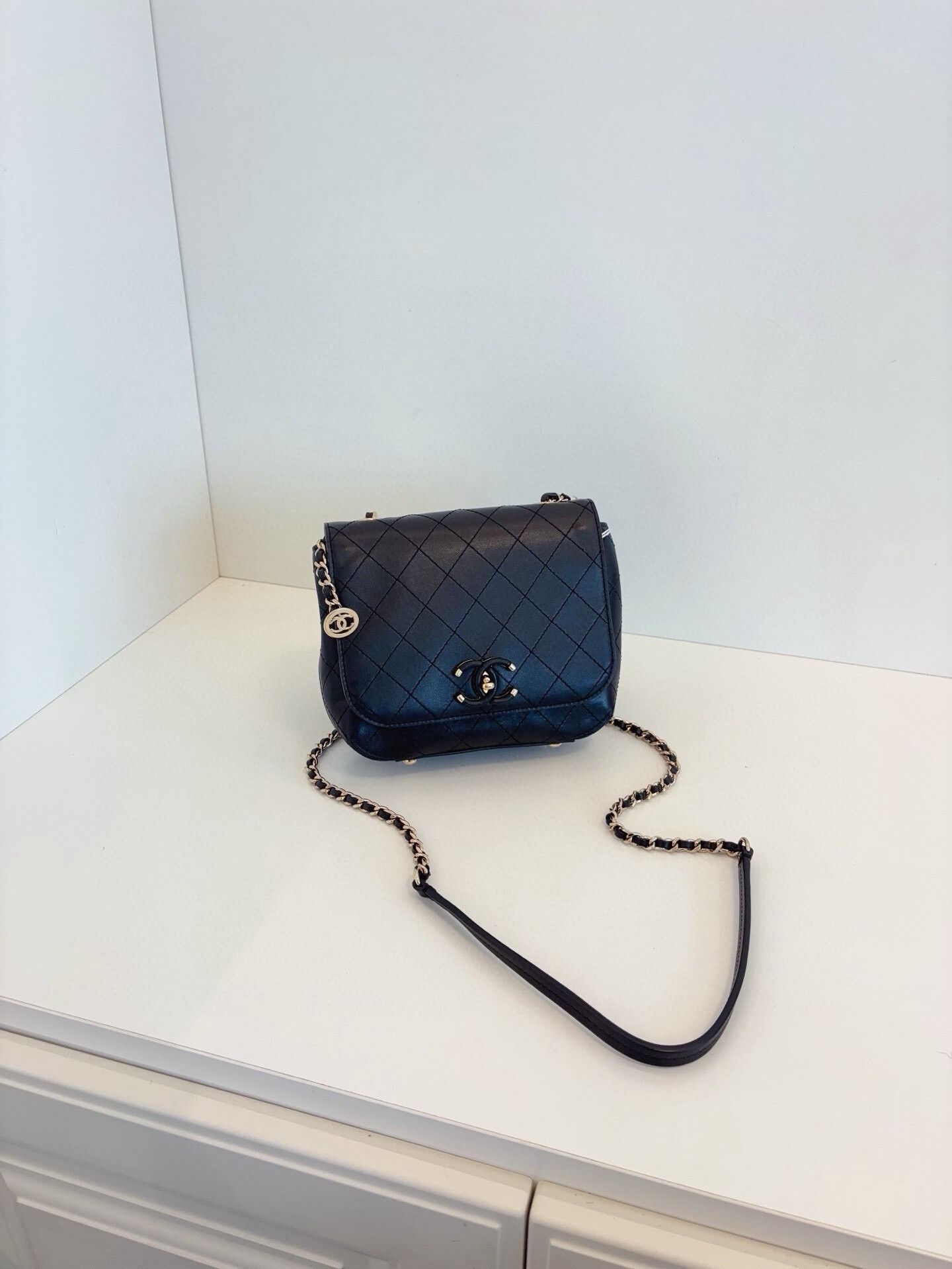 Chanel Pre-loved Bag Very good condition Size ONE SIZE - 1 Thumbnail