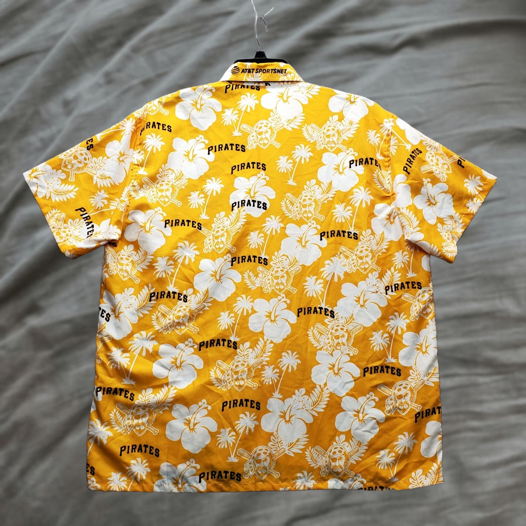 MLB Pirates MLB Hawaiian Shirt Mens XL Multicolor Floral Short Sleeve Button-Up Shirt Size US XL / EU 56 / 4 - 1 Thumbnail