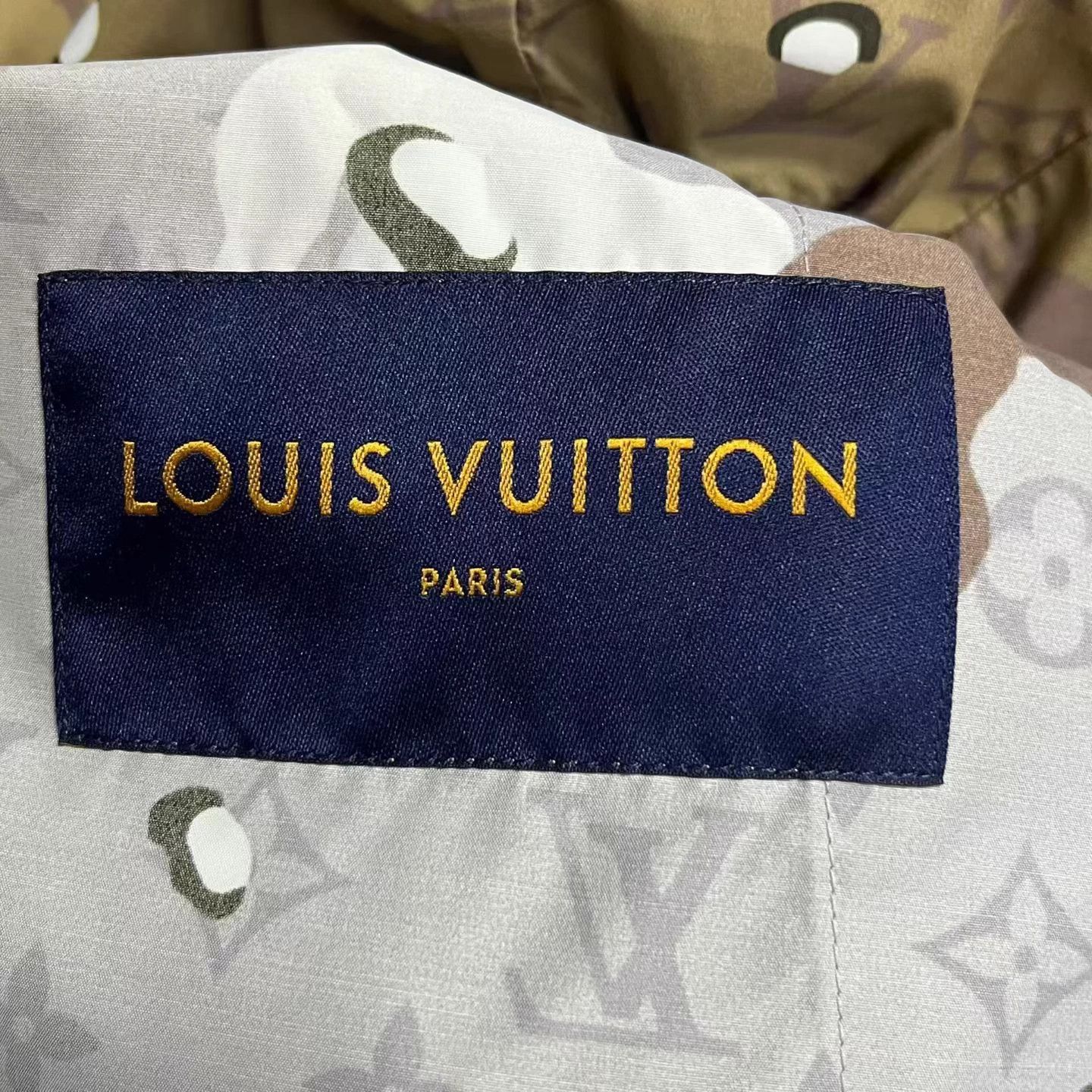 Louis Vuitton Louis Vuitton Beige Allover Print Hooded LS Jkt Size US S / EU 44-46 / 1 - 5 Thumbnail