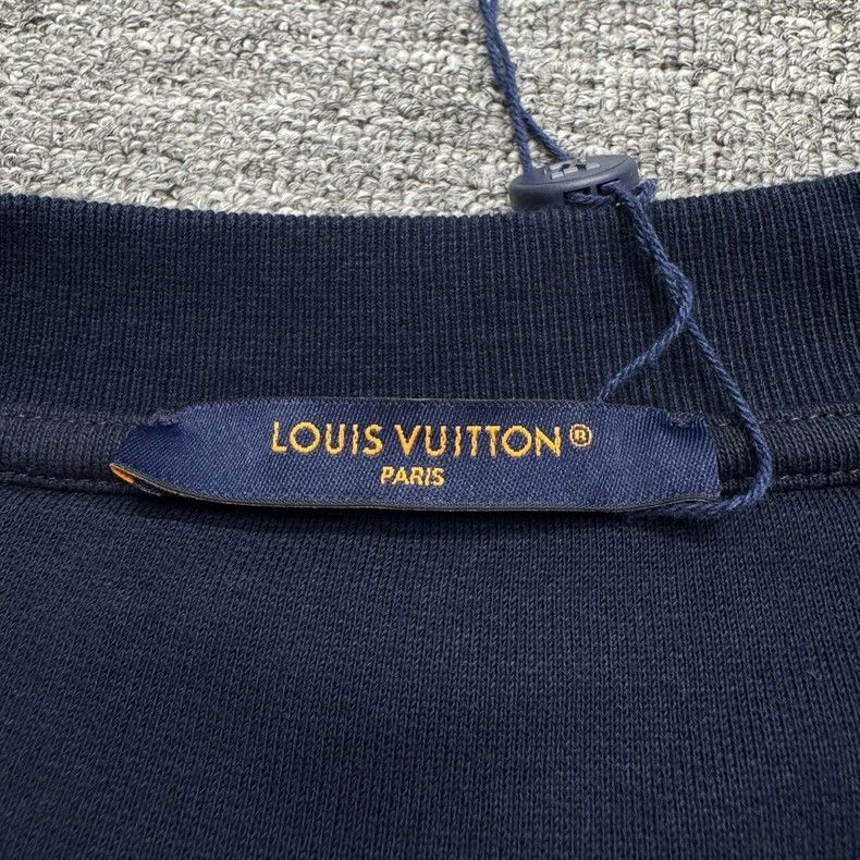 Louis Vuitton Louis Vuitton SS25 embroidered patch sweatshirt Size US XL / EU 56 / 4 - 4 Thumbnail