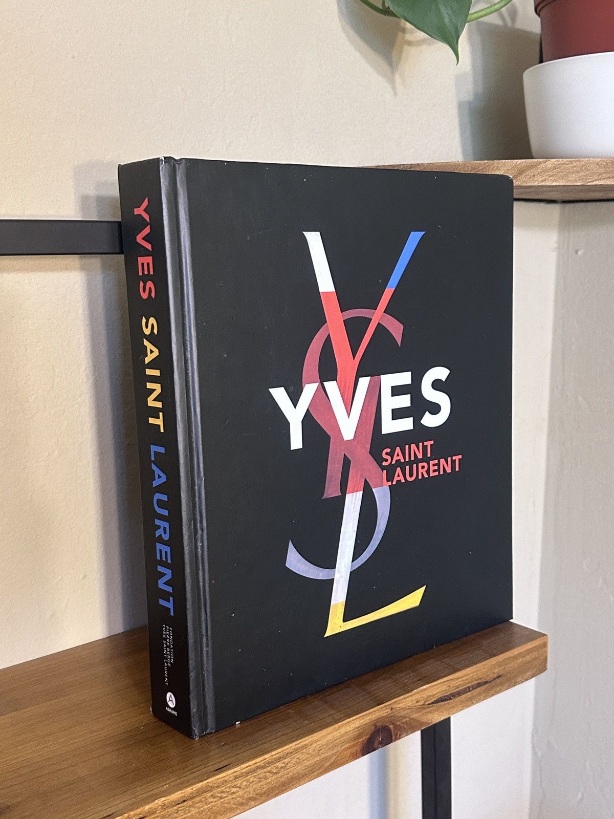 Yves Saint Laurent Yves Saint Laurent photobook Size ONE SIZE - 1 Thumbnail