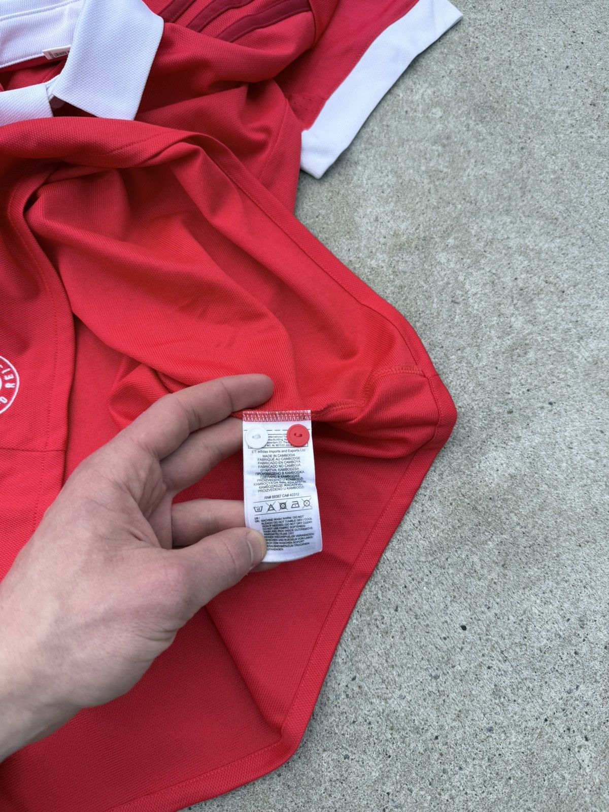Adidas Vintage Adidas FC Benfica soccer streetwear football t-shirt Size US L / EU 52-54 / 3 - 16 Thumbnail