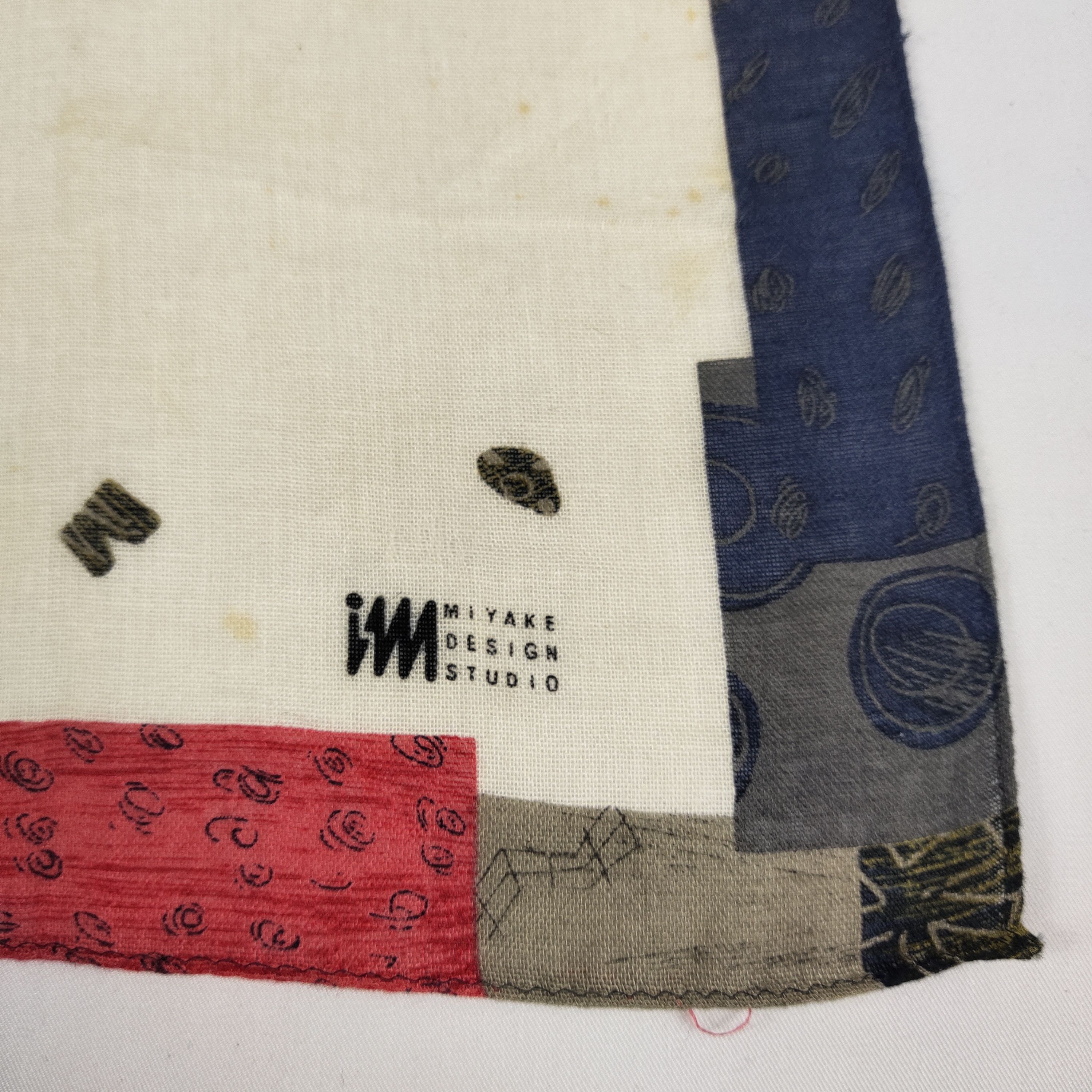 Vintage Issey Miyake Handkerchief / Neckerchief / Bandana FZ509 Size ONE SIZE - 5 Thumbnail
