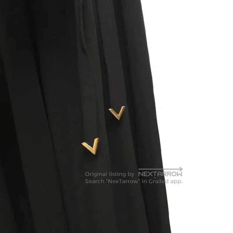 Valentino Valentino Black Pleated Silk Midi Skirt . Size 28" / US 6 / IT 42 - 3 Thumbnail