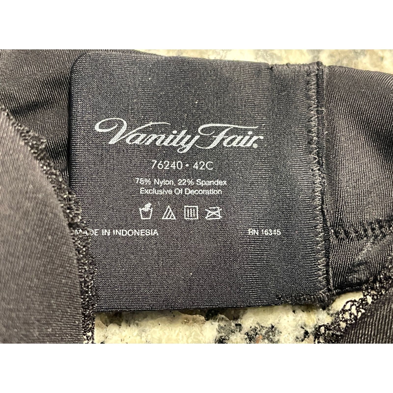 Vintage Vanity Fair Bra 42C Full Figure Age Defying Lift Convertible Black T-Shirt Neck Back Closure Underwired Nylon Spandex Lace Bow Size ONE SIZE - 3 Thumbnail
