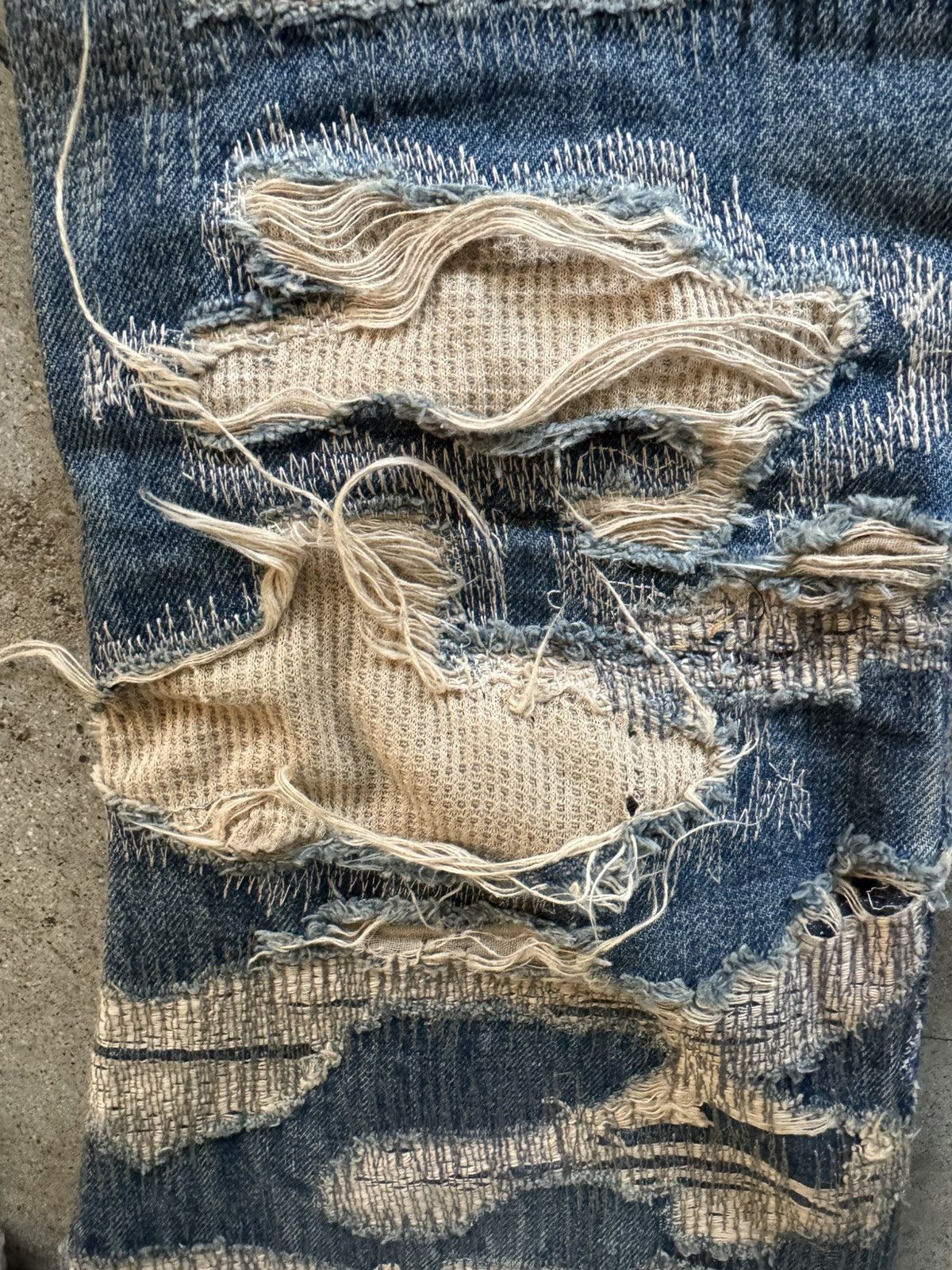 Jun Takahashi × Undercover ARCHIVE UNDERCOVER AW05 ARTS AND CRAFTS 85 DENIM JEANS Size US 28 / EU 44 - 10 Thumbnail