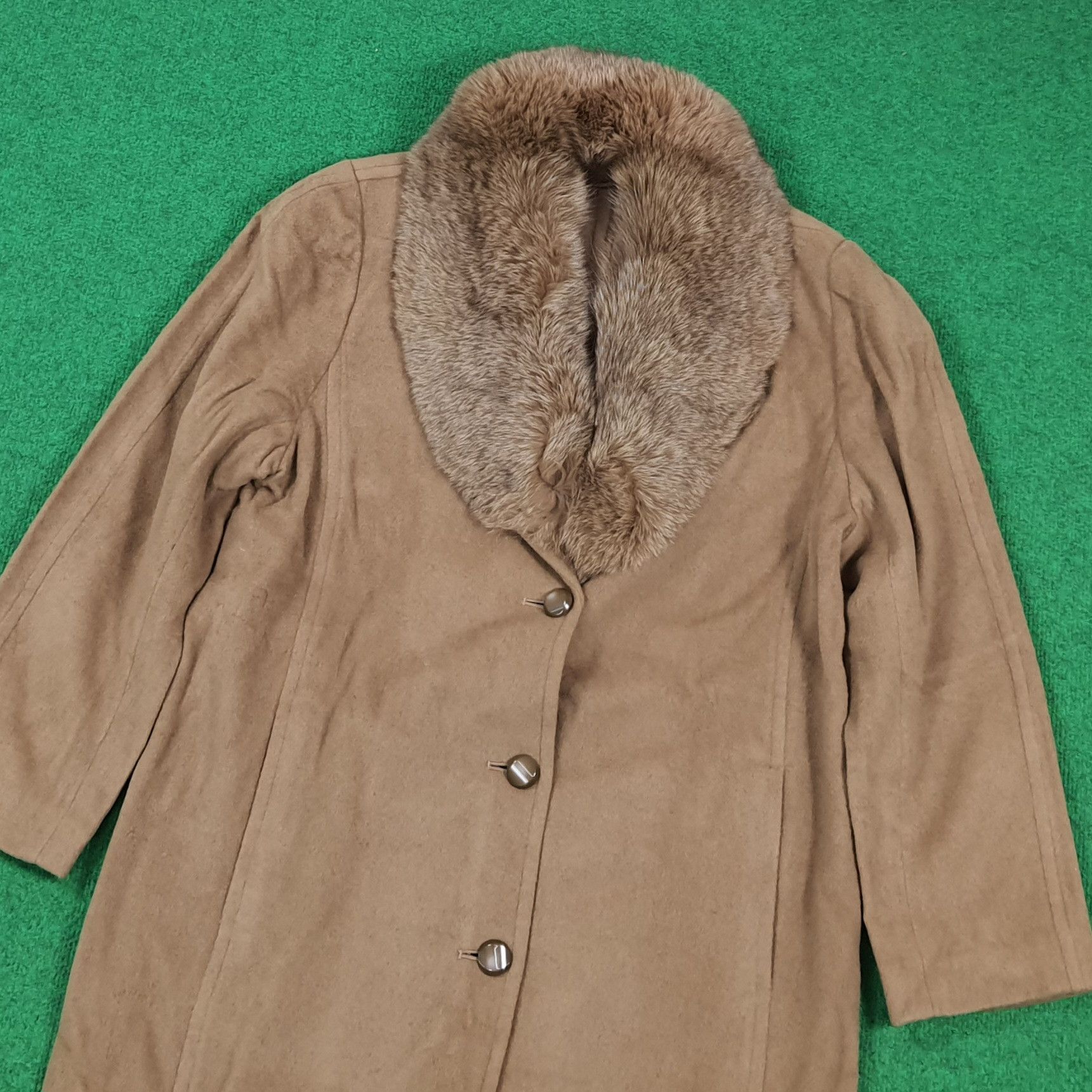 Vintage Tan Trench Coat by Dormeuil Paris Fauz Fur Collar C306N4 Size US L / EU 52-54 / 3 - 2 Thumbnail