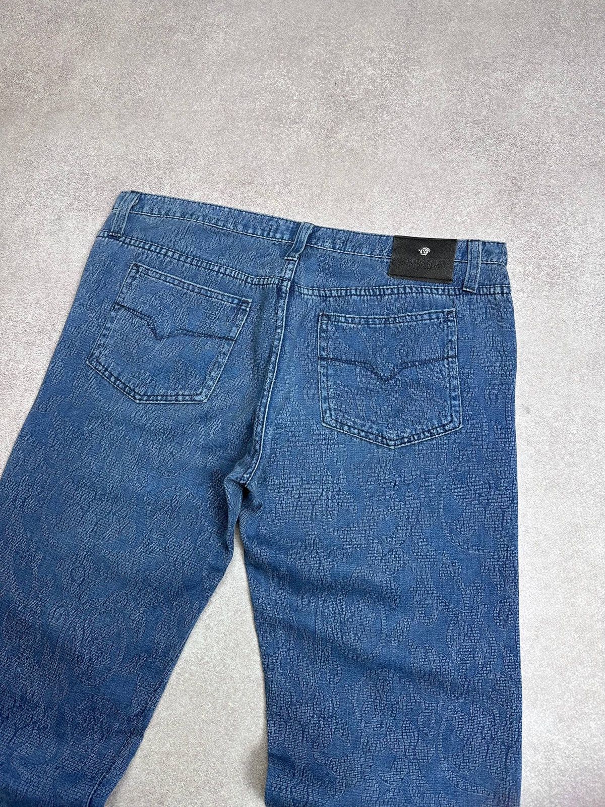 Versace Vintage Versace All Over Print Floral Jeans 32 M Size US 32 / EU 48 - 2 Thumbnail