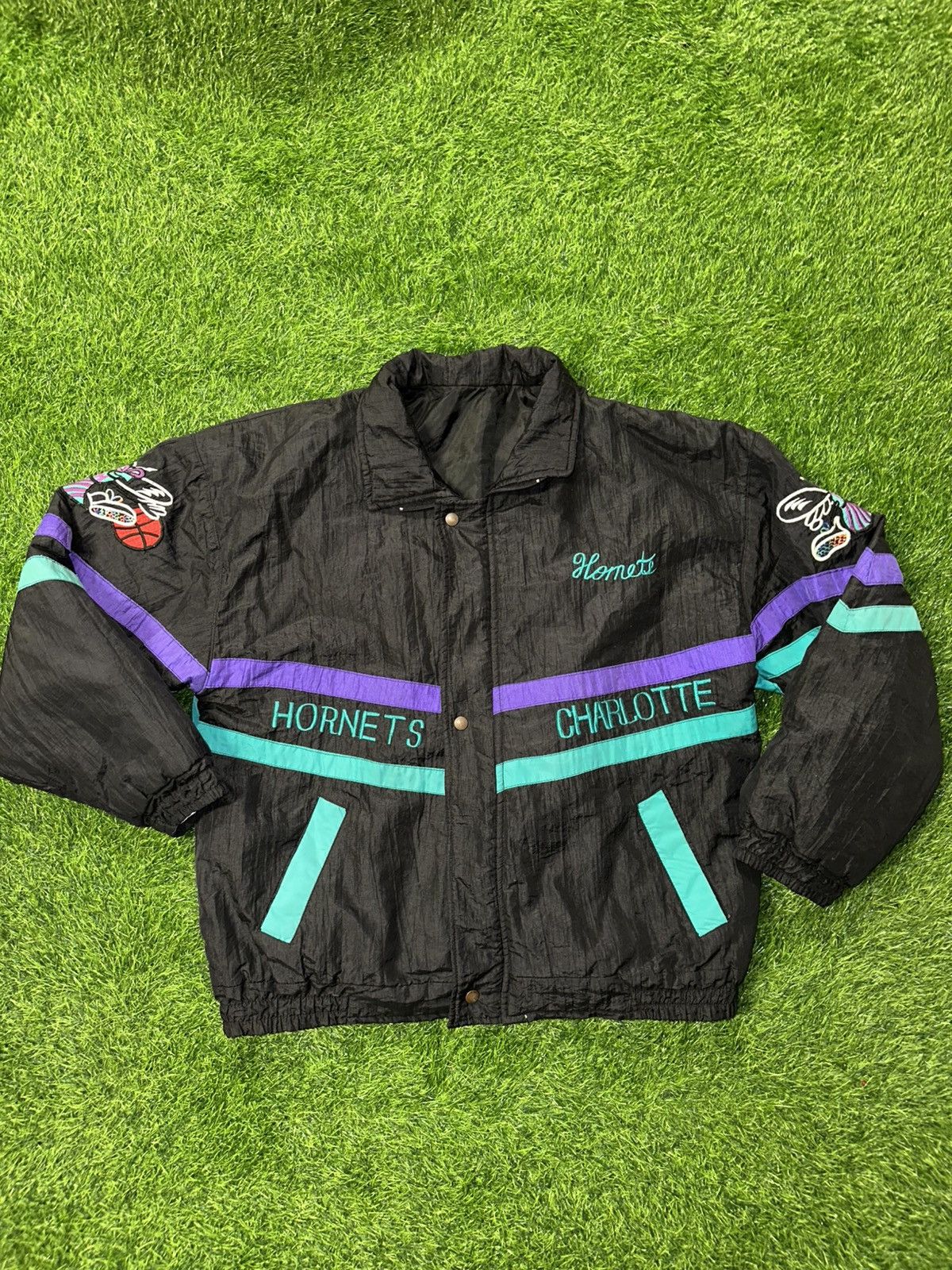 NBA × Vintage Vintage NBA Charlotte Hornets Jacket Size Medium Size US L / EU 52-54 / 3 - 1 Thumbnail