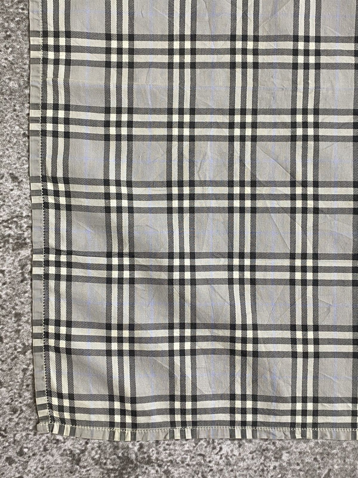 Burberry Burberry Handkerchief / Bandana / Neckerchief Size ONE SIZE - 5 Thumbnail