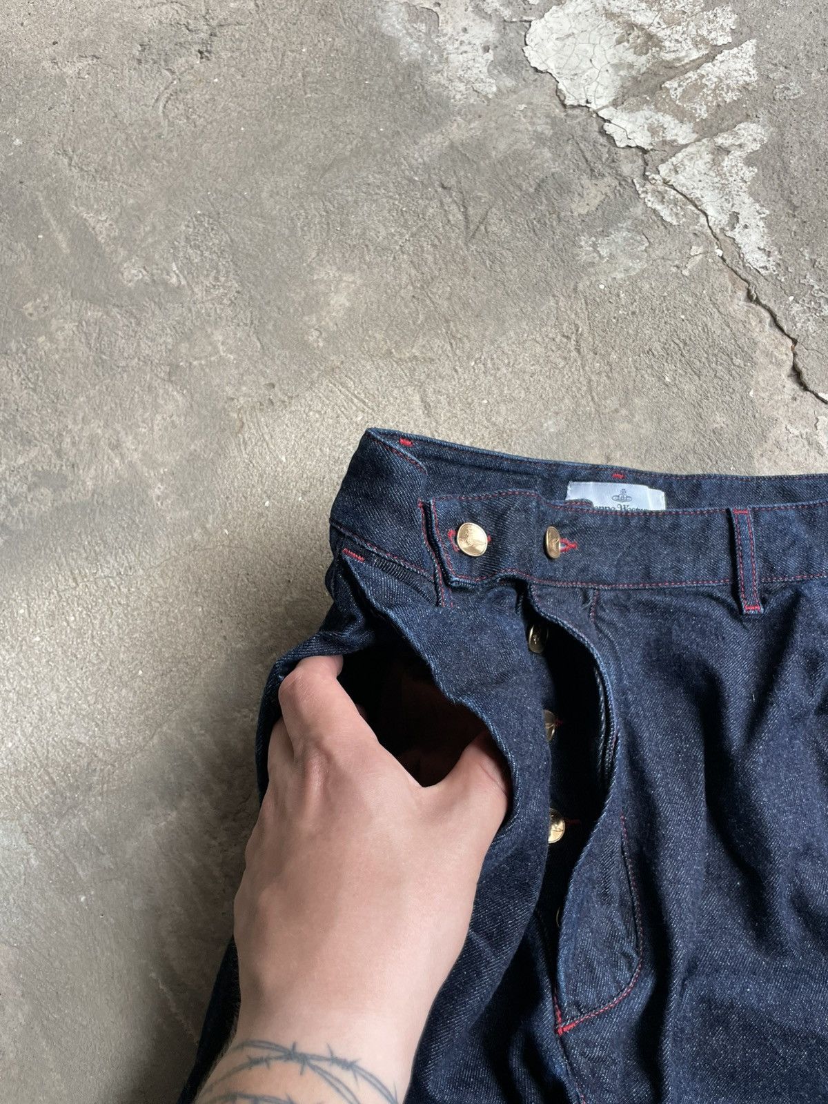 Vivienne Westwood Vivienne Westwood Orb Asymmetric Drunken Alcoholic Jeans Size US 30 / EU 46 - 6 Thumbnail