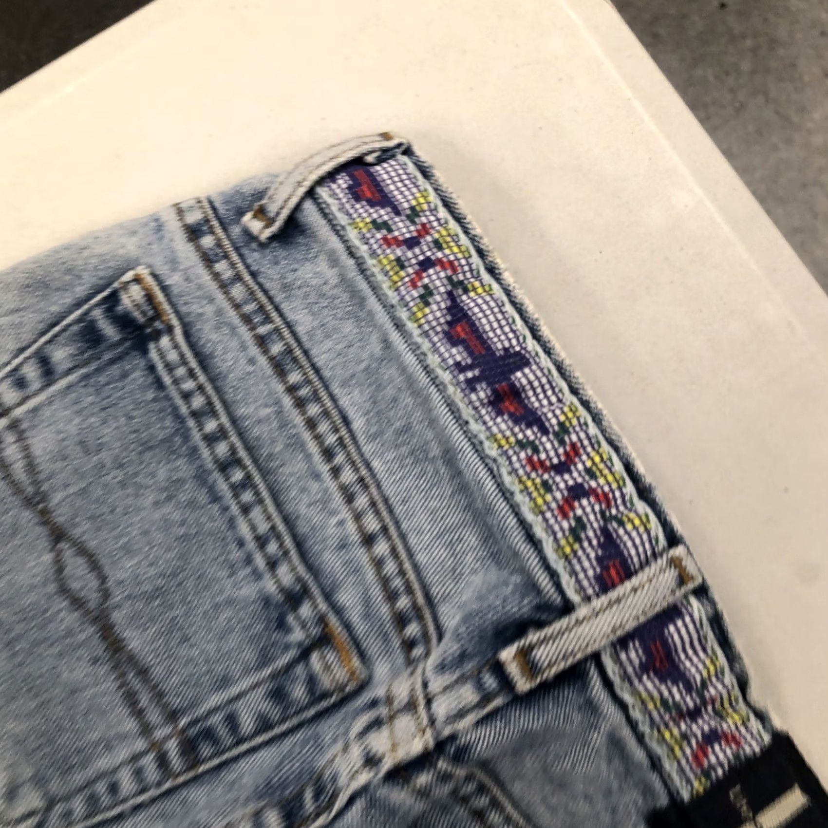 Vintage VINTAGE LEI Jeans Bootcut Juniors 7 28x31 Blue Denim Southwestern Belt Look 5-Pocket Regular Rise High Rise Women Mens Girls Size 28" / US 6 / IT 42 - 3 Thumbnail