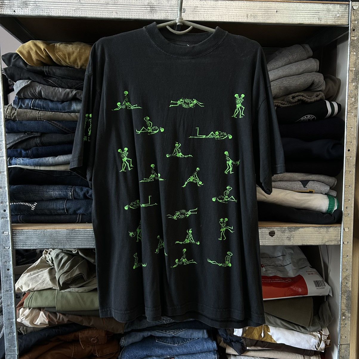 Vintage Vintage Bone In Love Skull big Logo humor 90’s tee size L Size US L / EU 52-54 / 3 - 1 Thumbnail