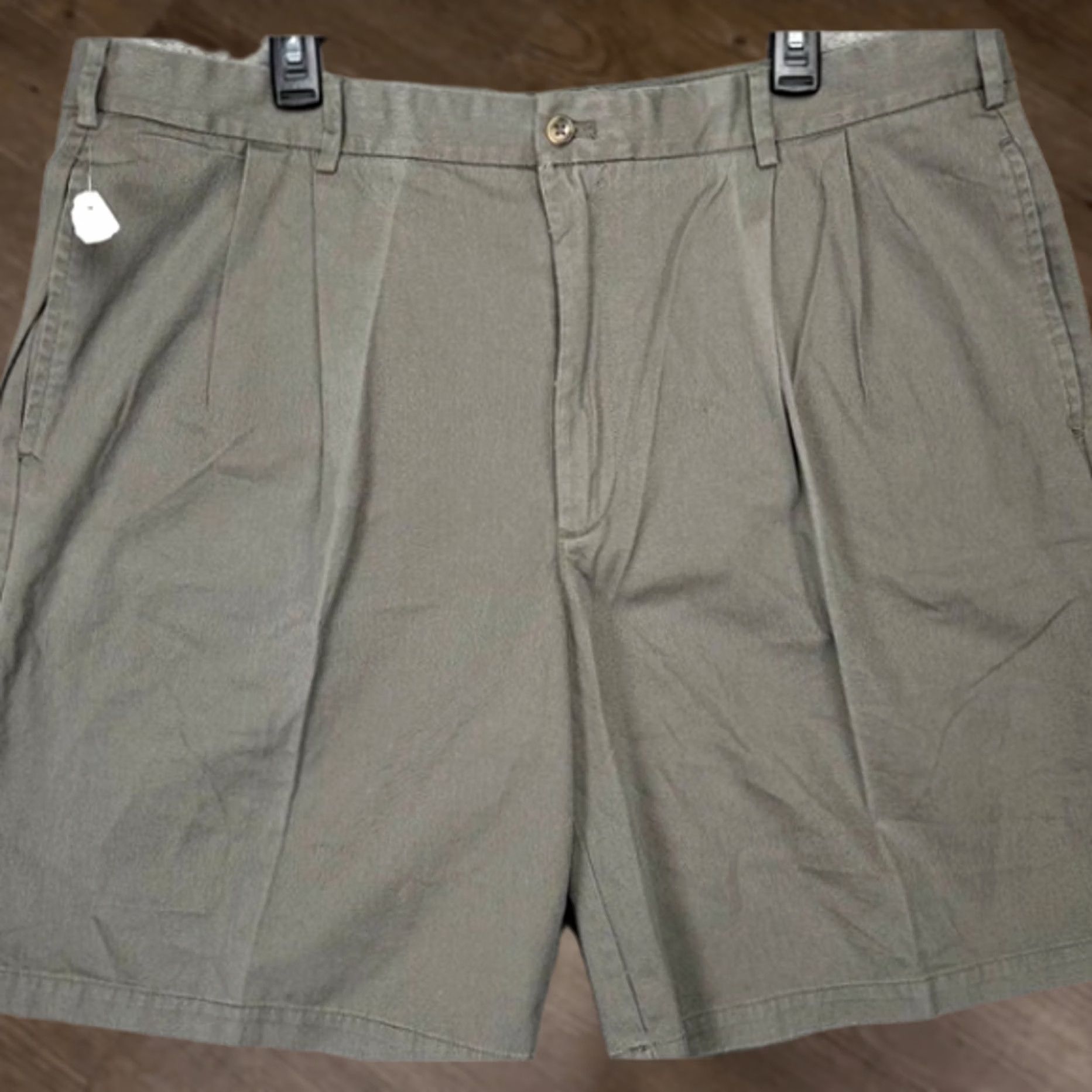 Van Heusen VINTAGE? No — Van Heusen Shorts Men 40 Grey 100% Cotton Khaki Chino Pleated Outdoor Pocket NEW Size US 40 / EU 56 - 1 Thumbnail