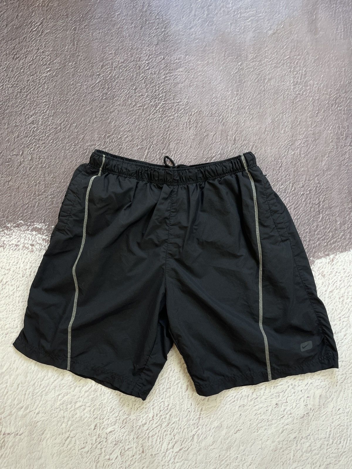 Nike Nike vintage y2k black logo swoosh shorts drill Size US 36 / EU 52 - 3 Thumbnail