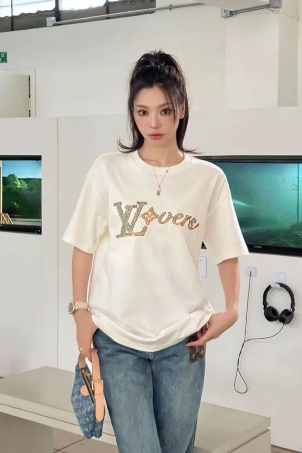 Louis Vuitton louis vuitton White beaded embroidered short sleeve Size US M / EU 48-50 / 2 - 7 Thumbnail