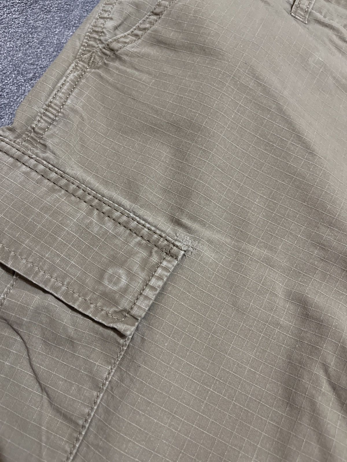 Carhartt Carhartt WIP Vintage regular cargo shorts Size US 28 / EU 44 - 7 Thumbnail
