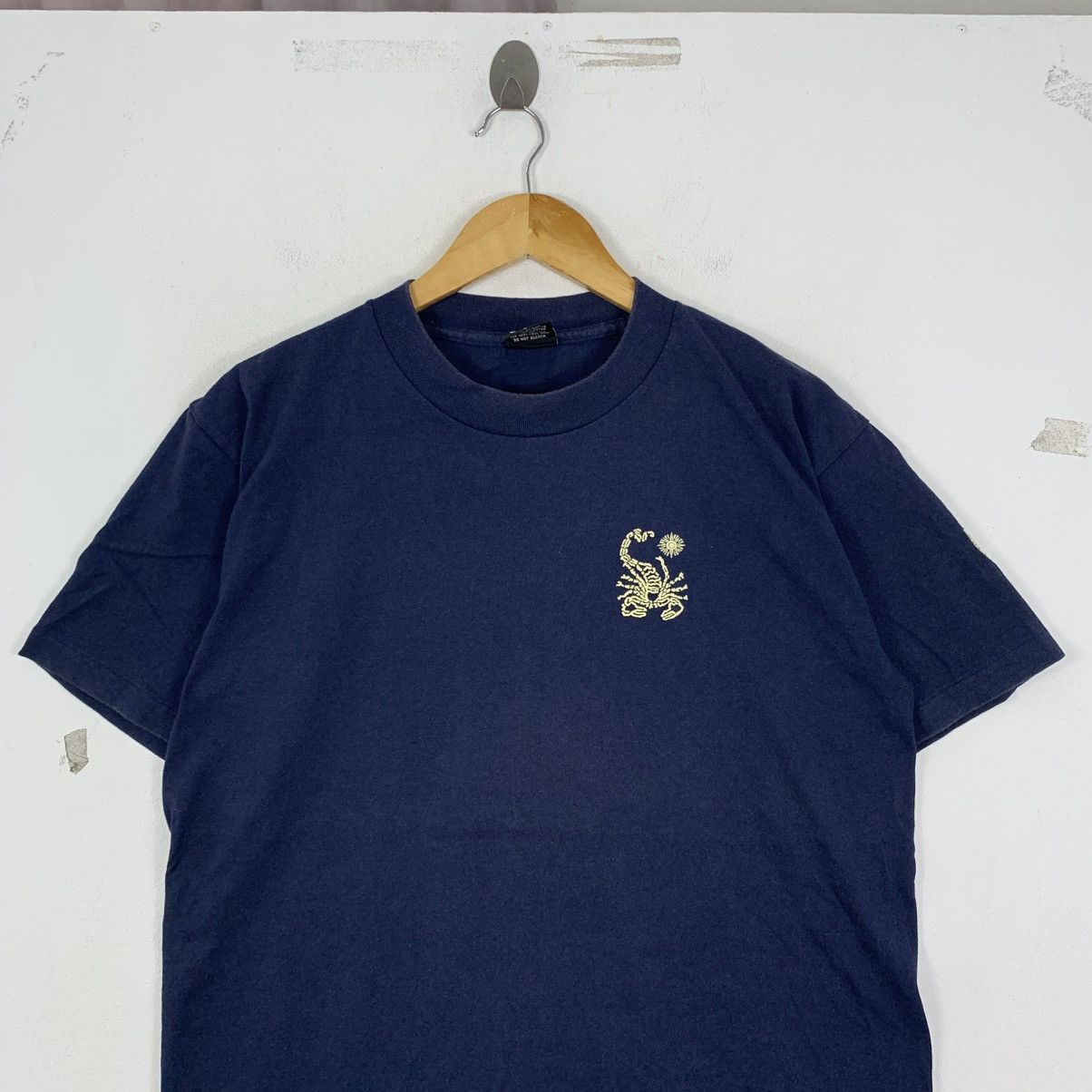 Vintage Vintage 90s SCORPION BAY SURF Usa Back Hit Tshirt Size US L / EU 52-54 / 3 - 5 Thumbnail
