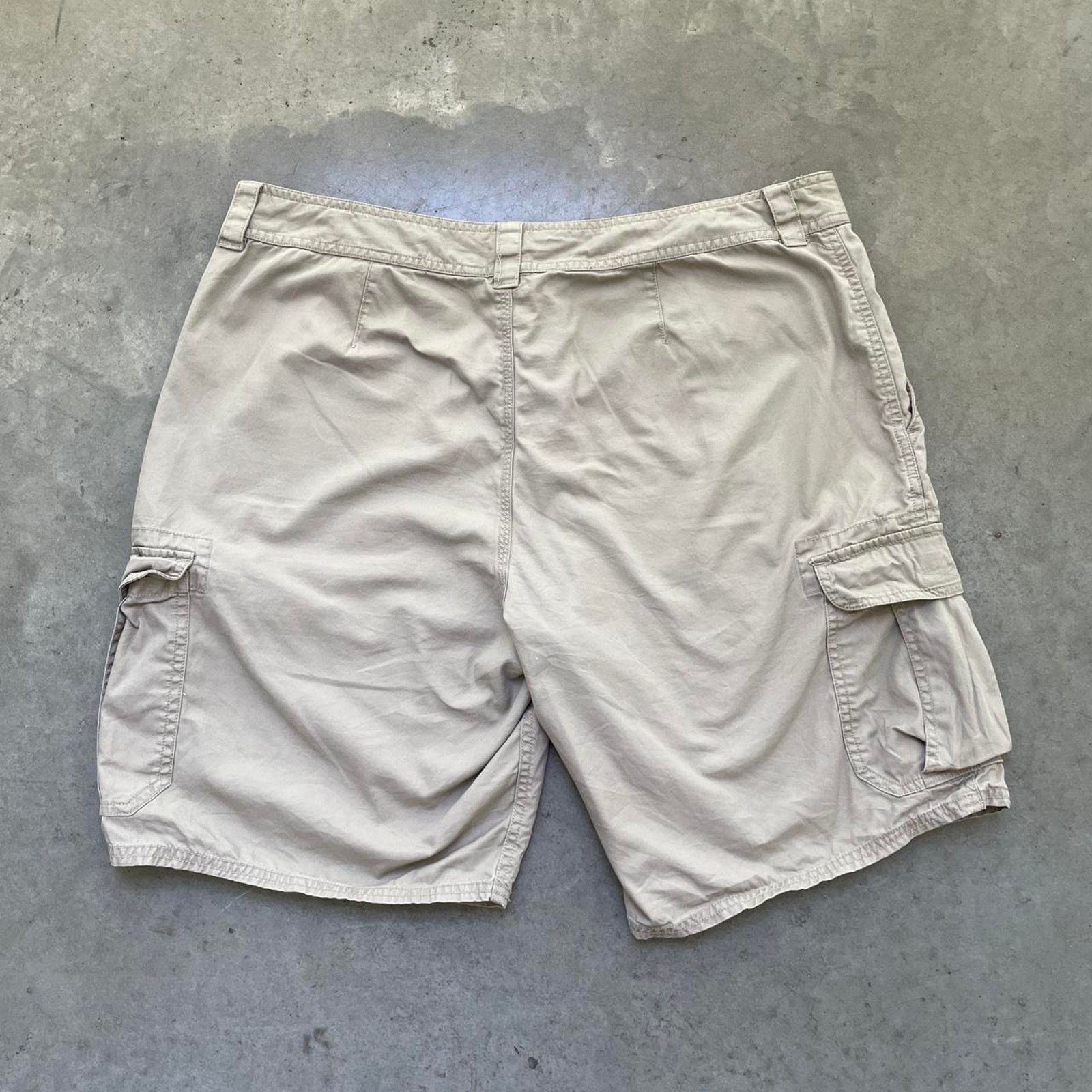 The North Face The North Face Khaki Cargo Shorts Size US 37 - 2 Thumbnail