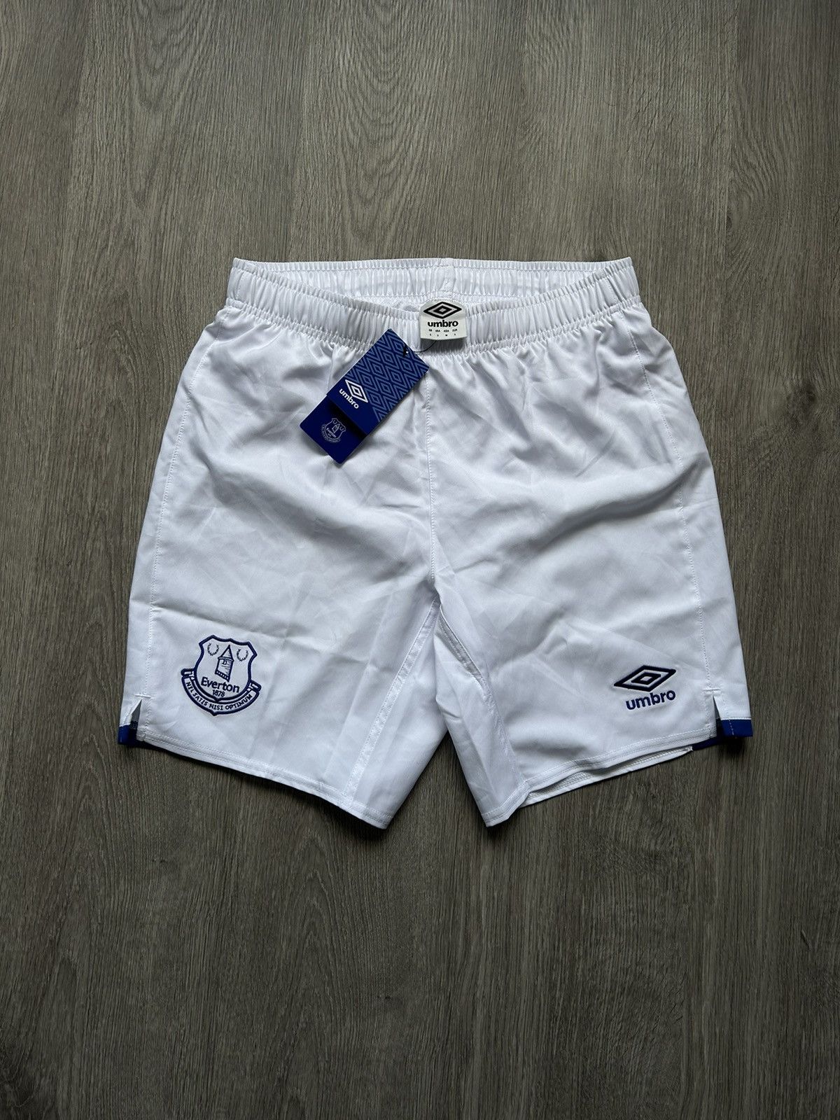 Umbro × Vintage Shorts Umbro x Everton 🔘 Soccer Shorts 🔘 Streetwear 🔘 Size US 30 / EU 46 - 1 Thumbnail