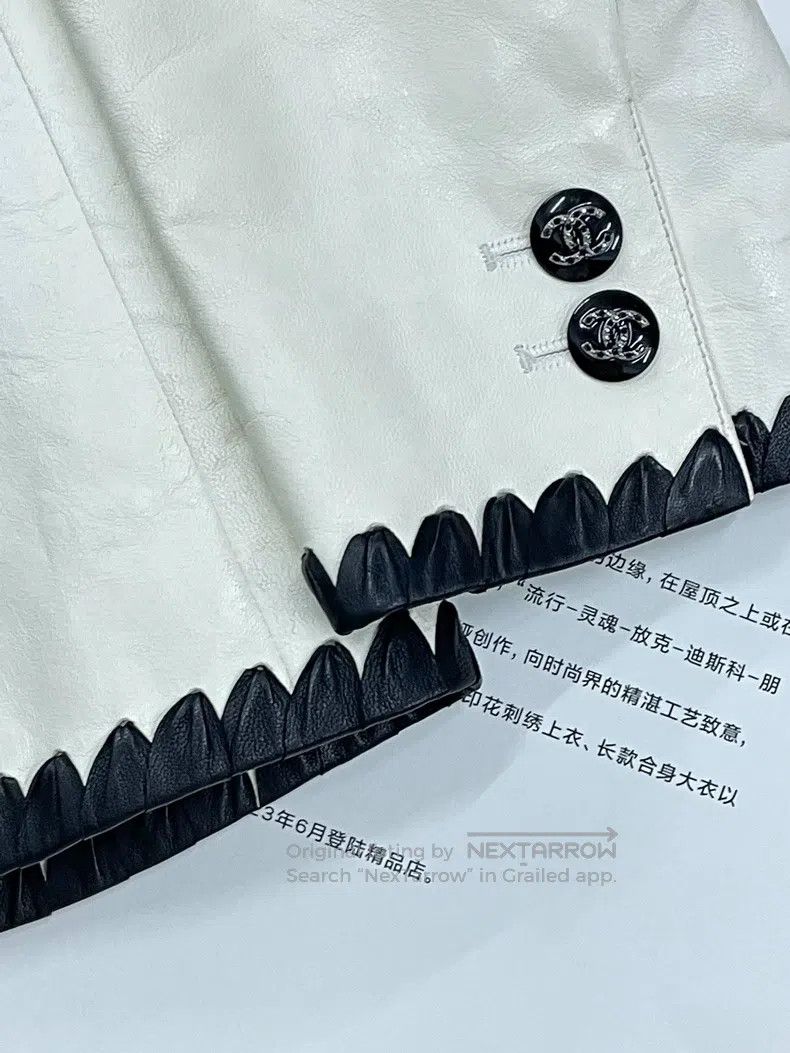 Chanel Chanel White, black, black, diamond-buttoned leather jacke Size XS / US 0-2 / IT 36-38 - 4 Thumbnail