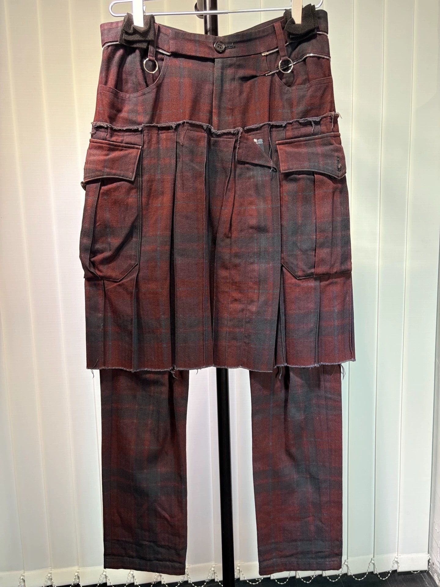Undercover Undercover scab 03ss dark check cargo skirt-pants Size US 32 / EU 48 - 1 Thumbnail
