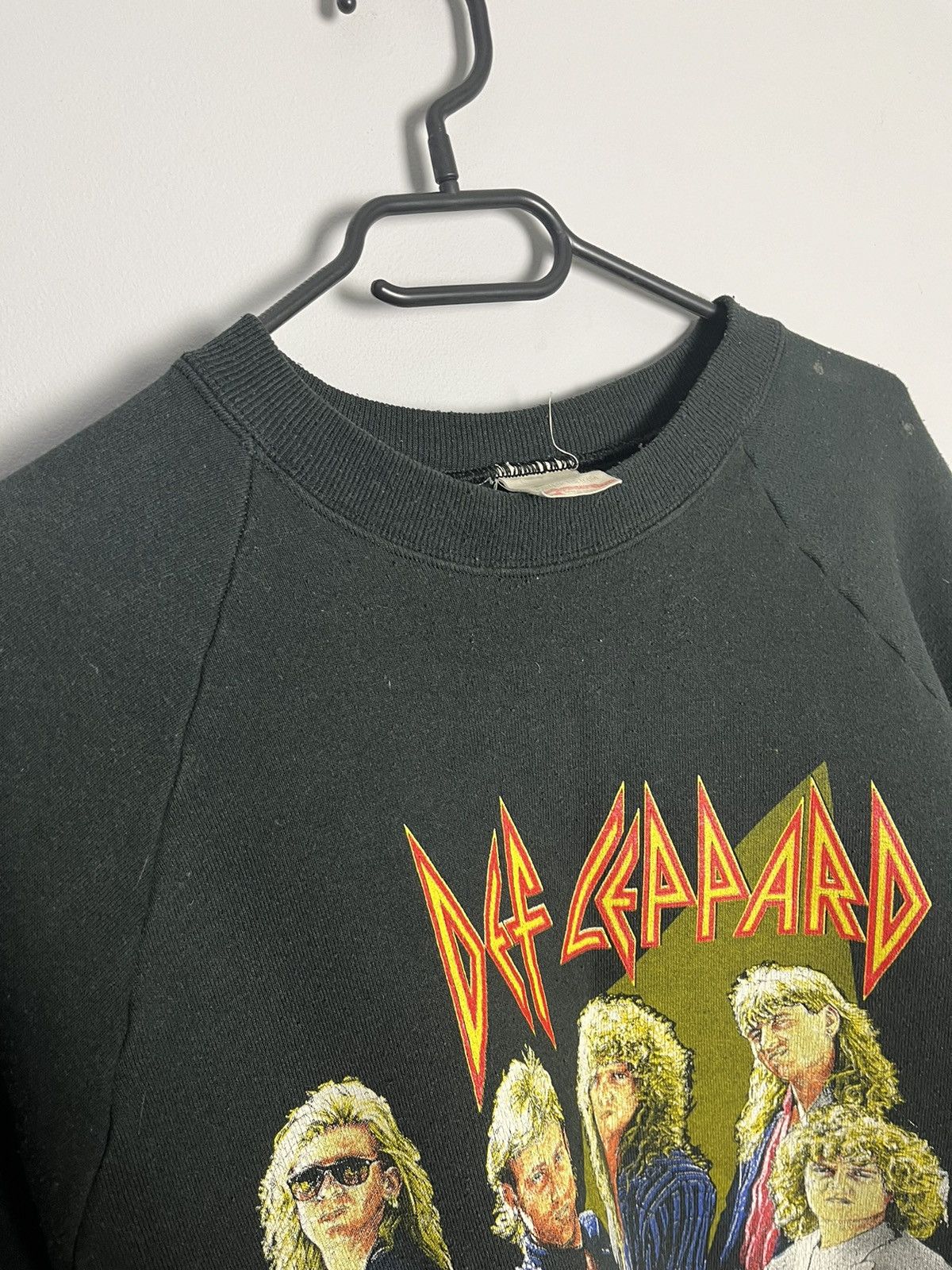 Band Tees 1987 Def Leppard vintage hysteria crewneck Size US L / EU 52-54 / 3 - 9 Thumbnail