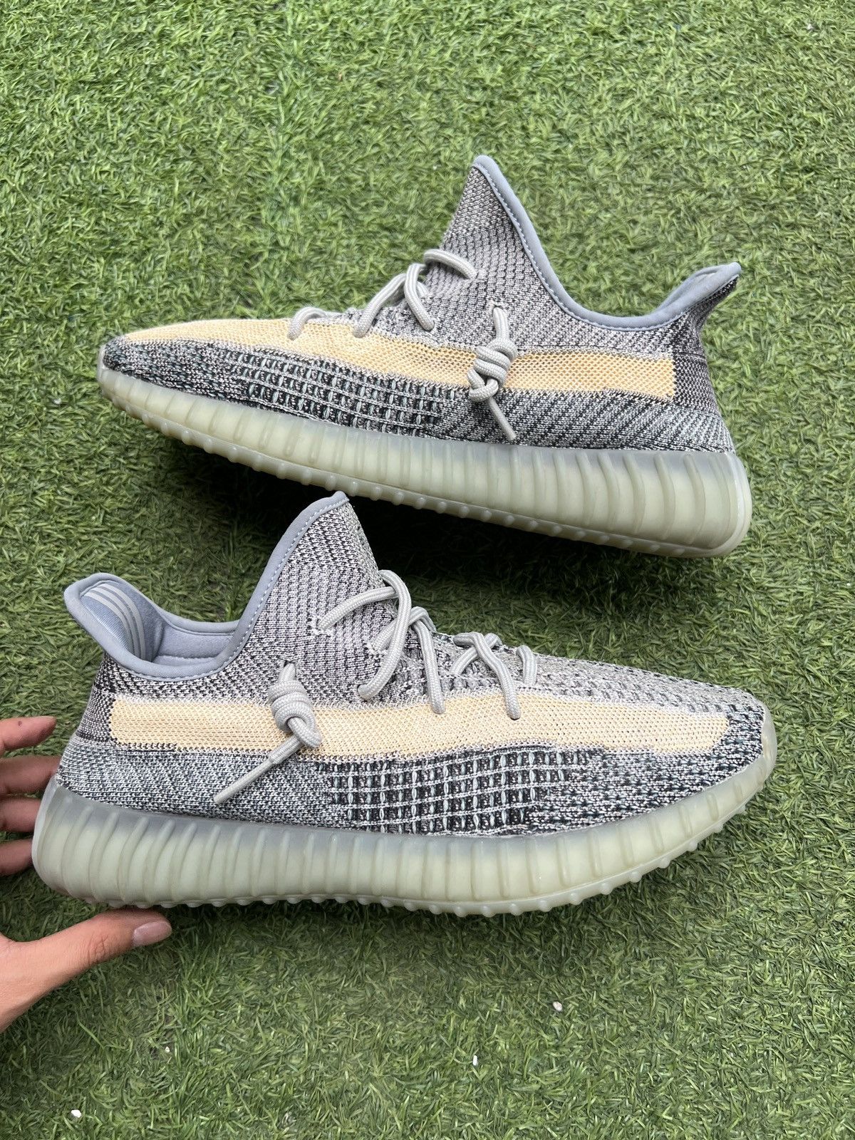 Yeezy adidas Yeezy Boost 350 V2 'Ash Blue' GY7657 Size US 10 / EU 43 - 2 Thumbnail