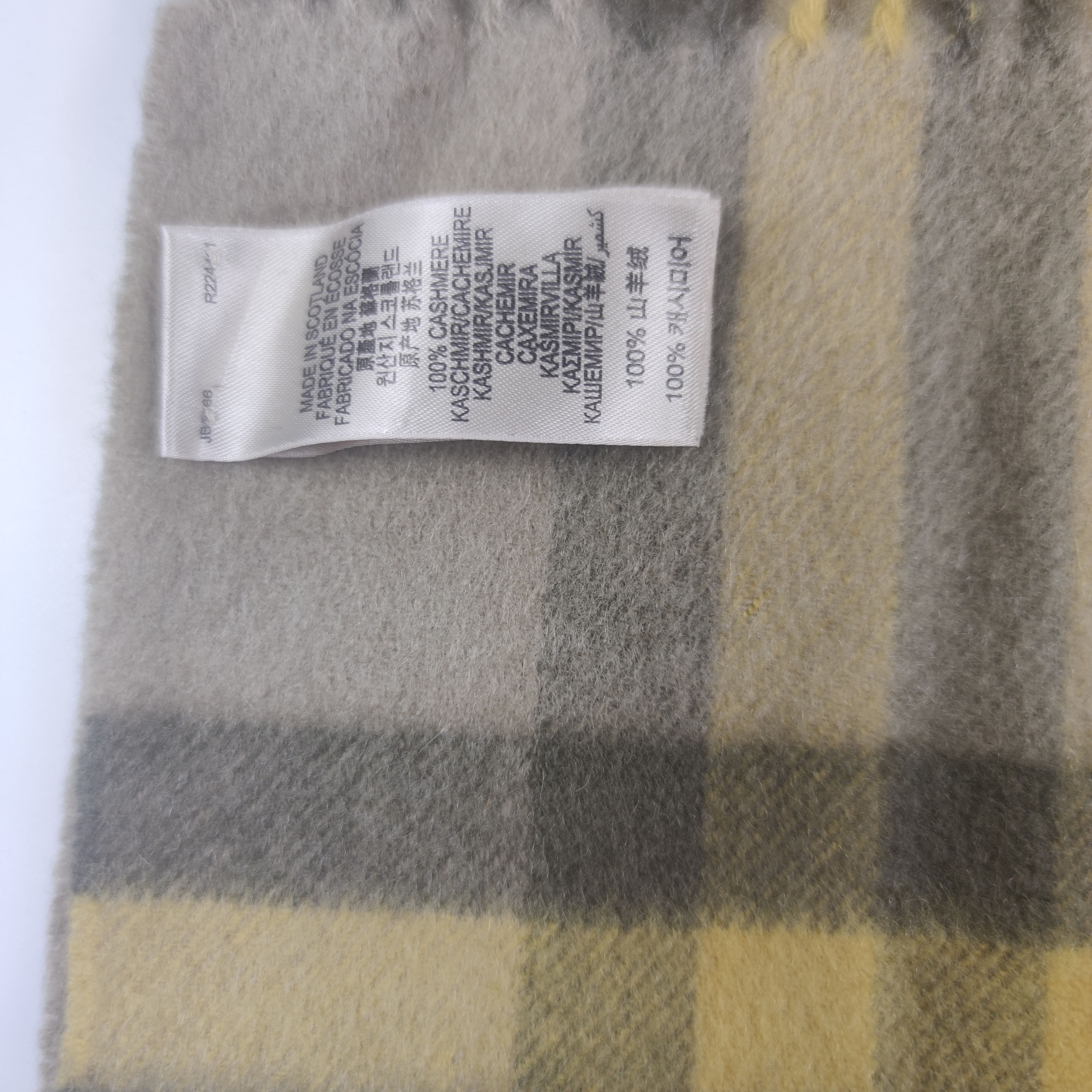 Burberry Burberry Scarf/Muffler/Cashmere S428 Size ONE SIZE - 3 Thumbnail
