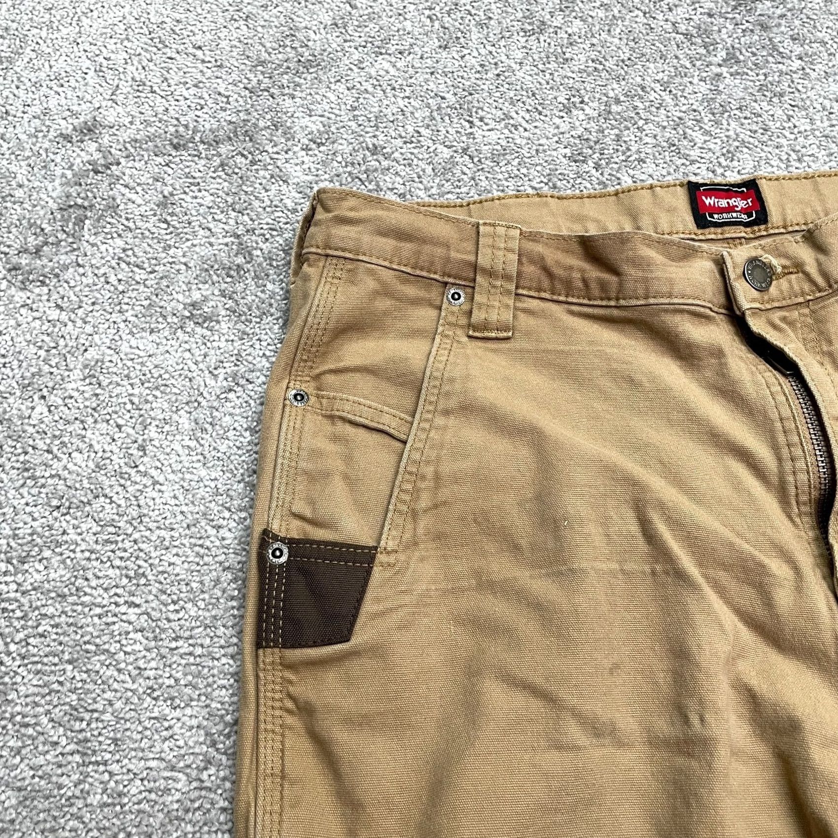 Wrangler Wrangler Workwear Bermuda Shorts Mens 34 Brown Flat Front Canvas Cotton Casual Relaxed Modern Size US 34 / EU 50 - 3 Thumbnail