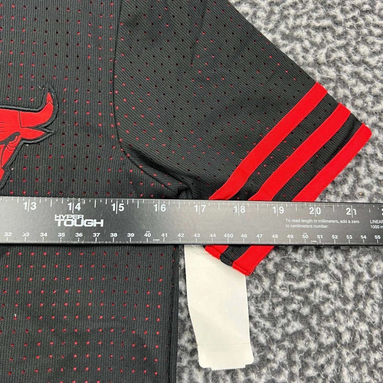 Adidas Chicago Bulls Jersey Shirt Men Adidas NBA Short Sleeve New M Size US M / EU 48-50 / 2 - 4 Thumbnail