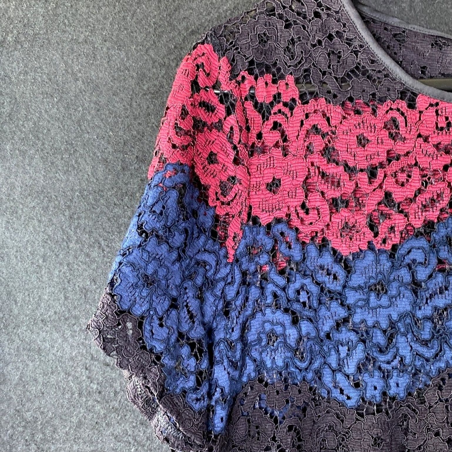 Express Express Blouse Red Black Blue Floral Crochet Short Sleeve Round Neck L Womens Size L / US 10 / IT 46 - 4 Thumbnail